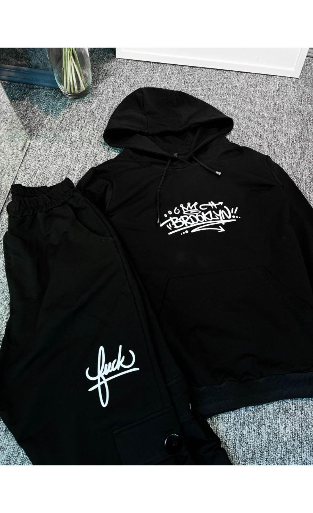 Чорний спортивний чоловічий костюм з написами