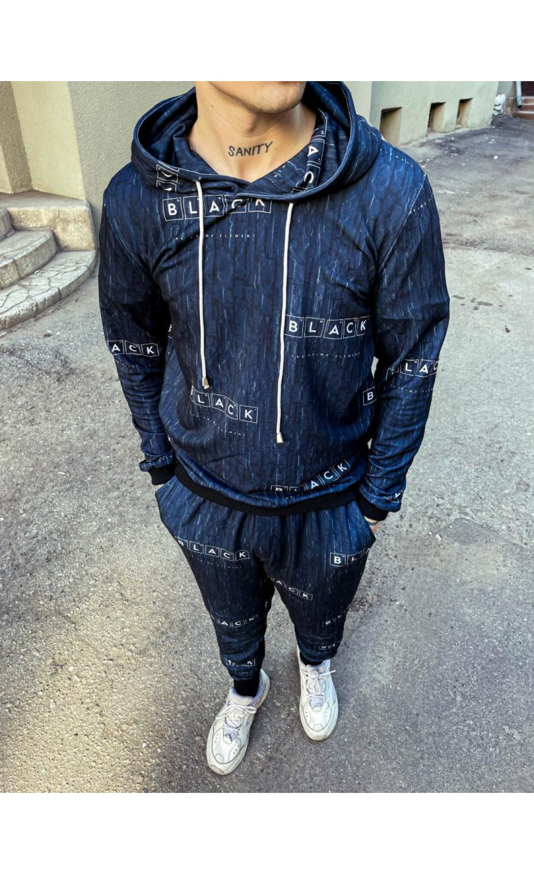 Принтований синій спортивний костюм з написами