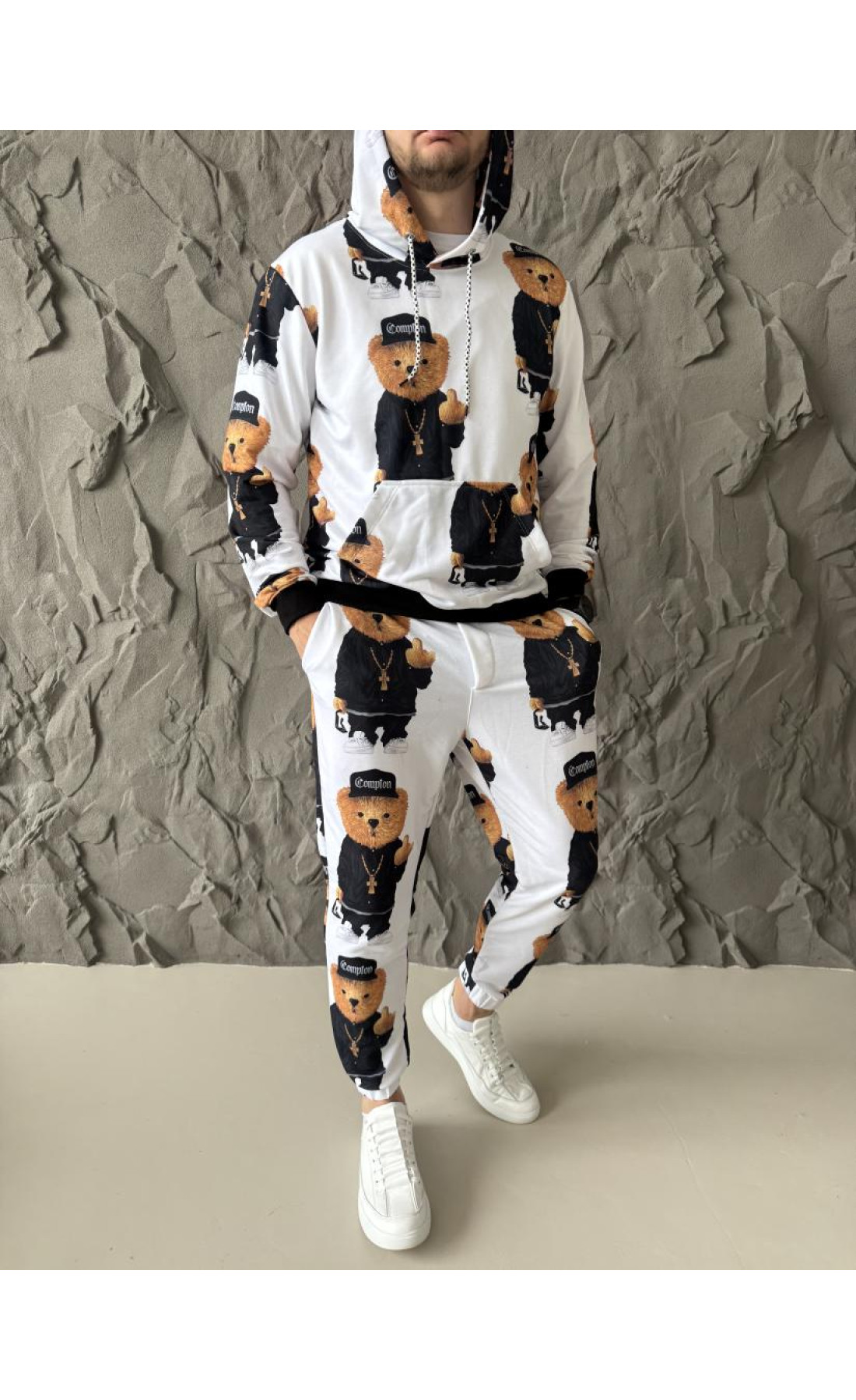 Стильний спортивний костюм