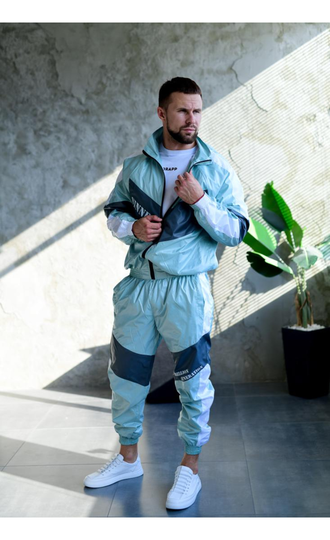 Осінній зелений спортивний костюм з плащівки кофта штани