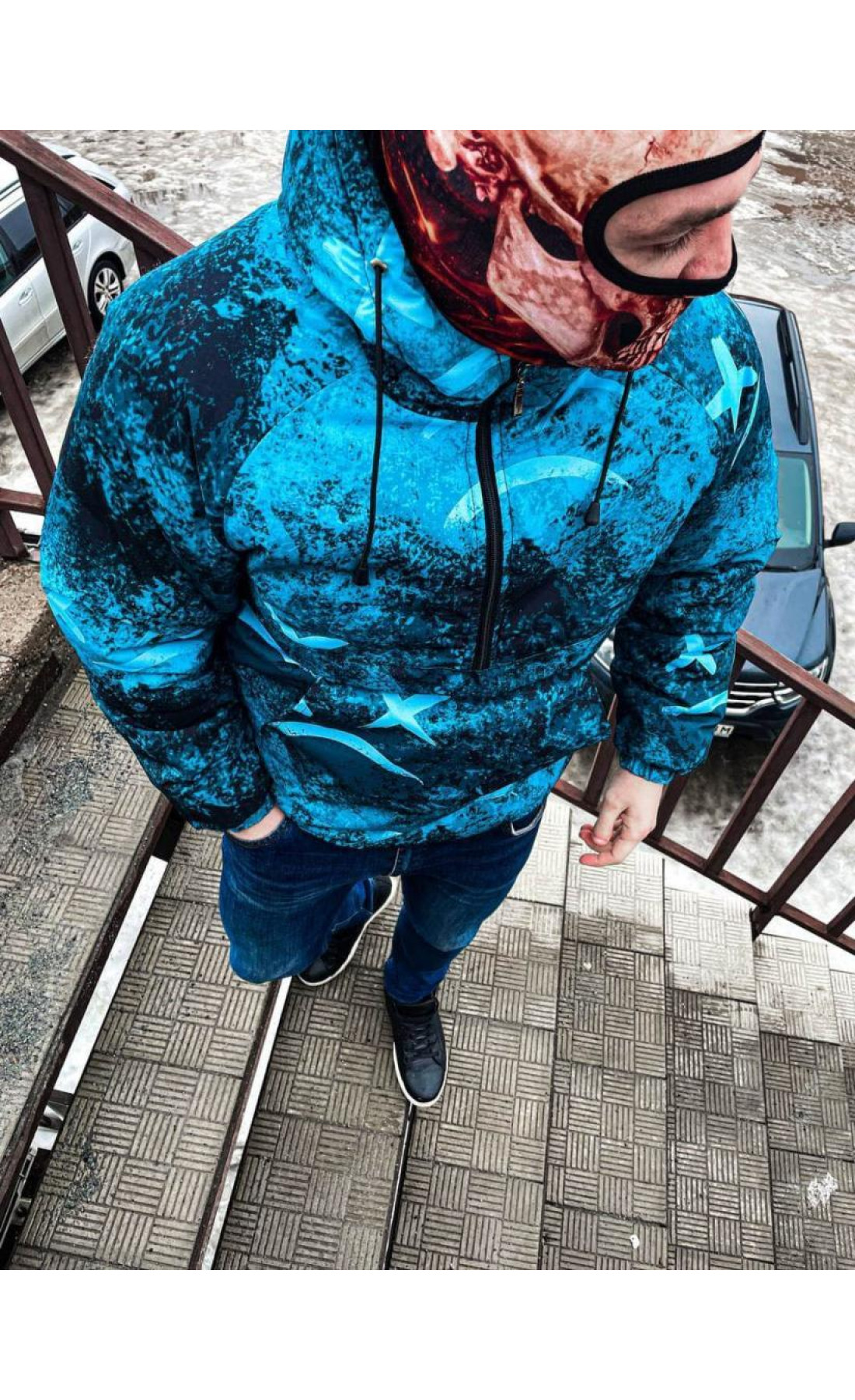 Блакитний теплий чоловічий анорак з принтом