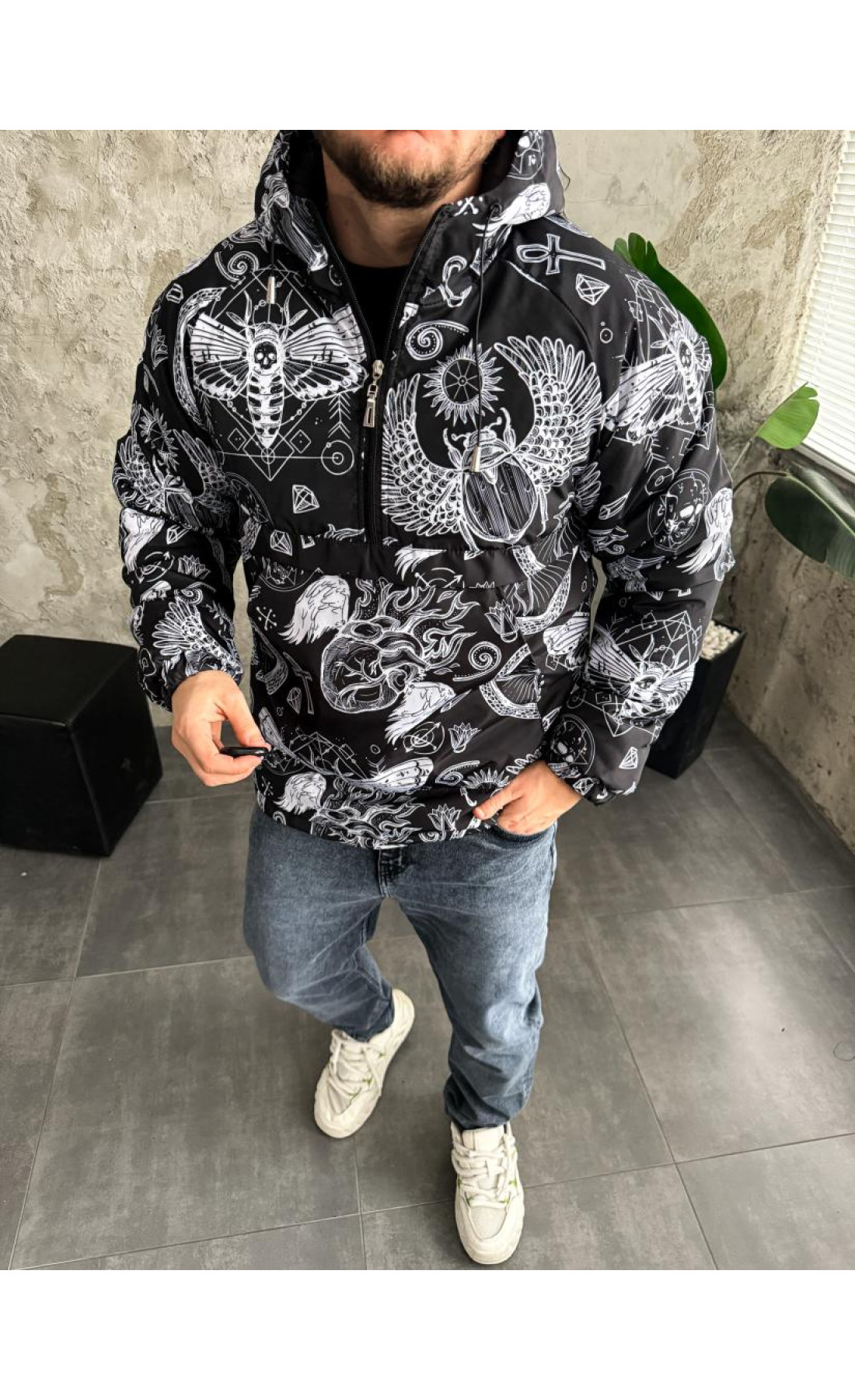 Принтований анорак чорного кольору з капюшоном