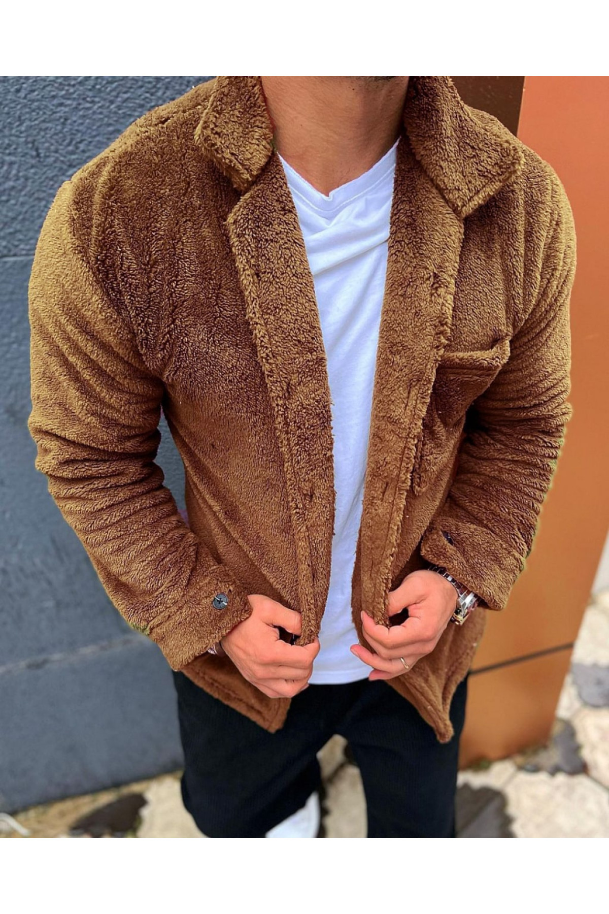 Весняна чоловіча сорочка коричневого кольору