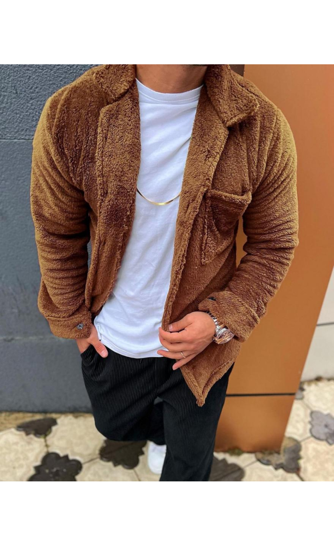 Весняна чоловіча сорочка коричневого кольору