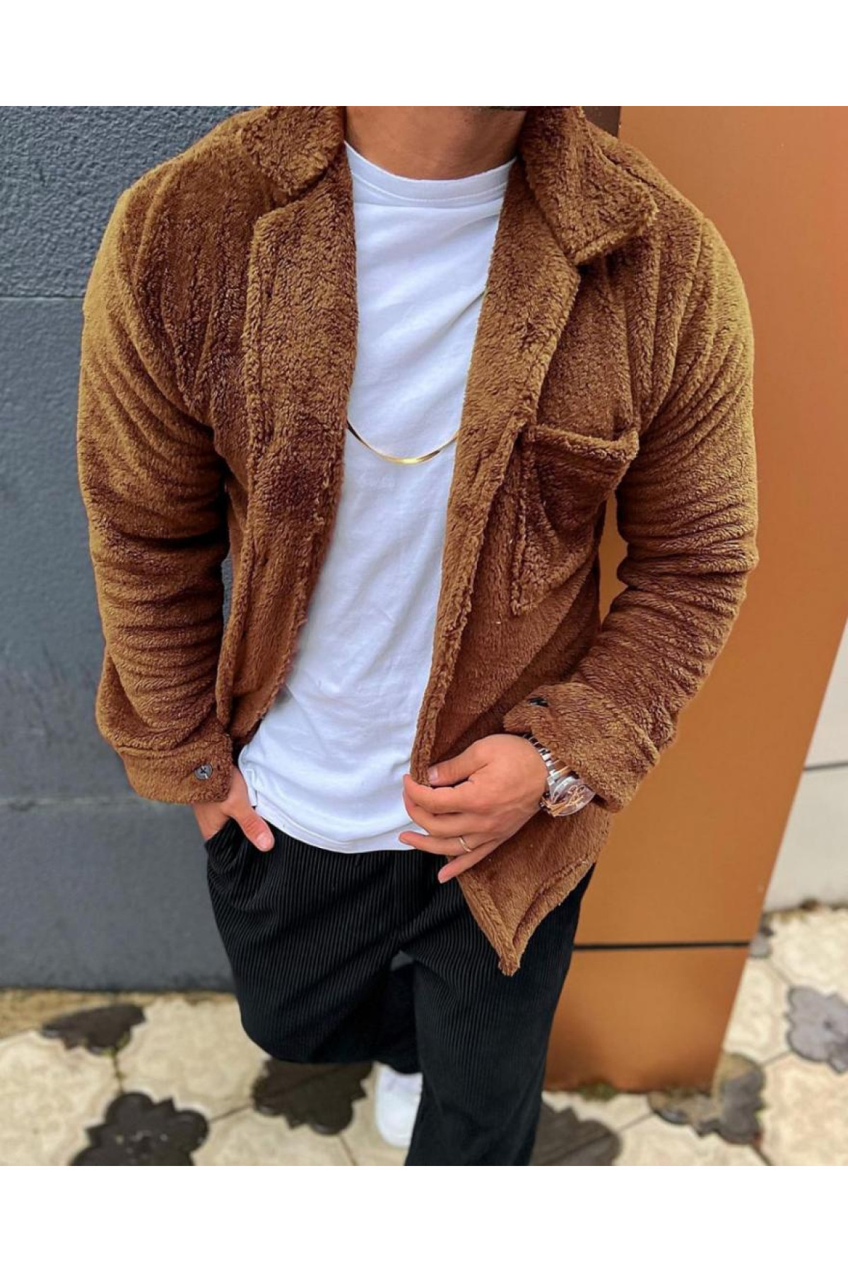 Весняна чоловіча сорочка коричневого кольору