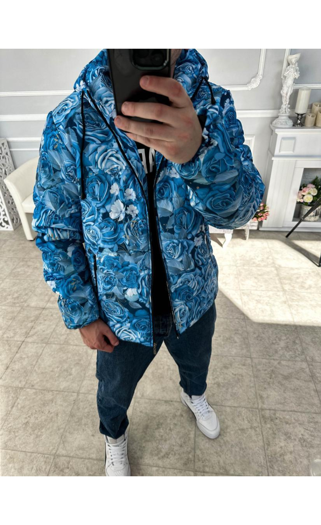 Чоловіча яскрава блакитна тепла куртка з принтом