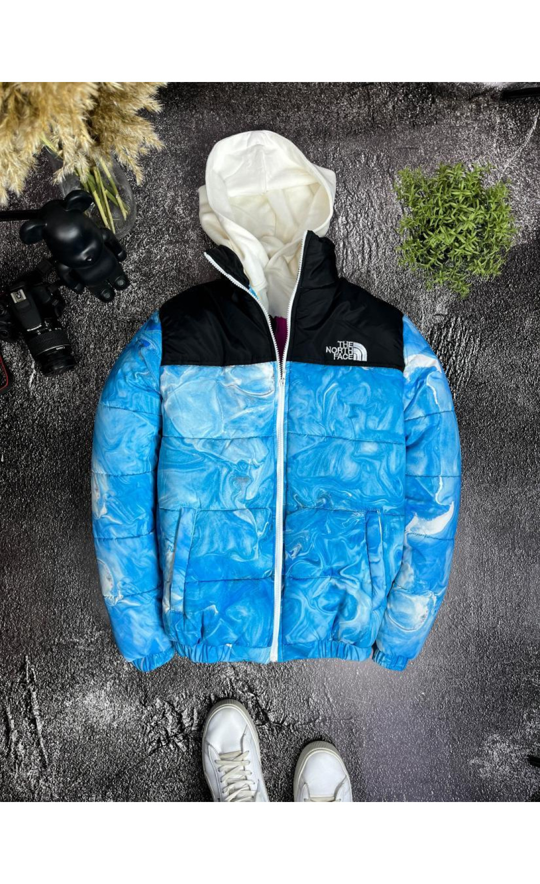 Пуховик the north face блакитного кольору