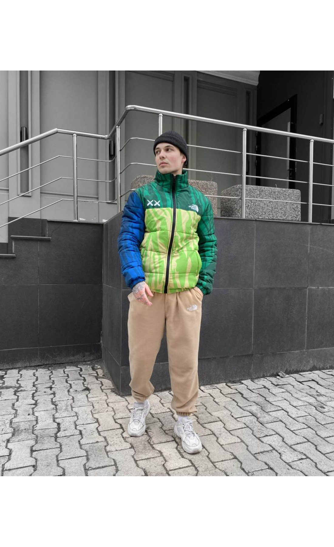 Яскрава зимова куртка the north face