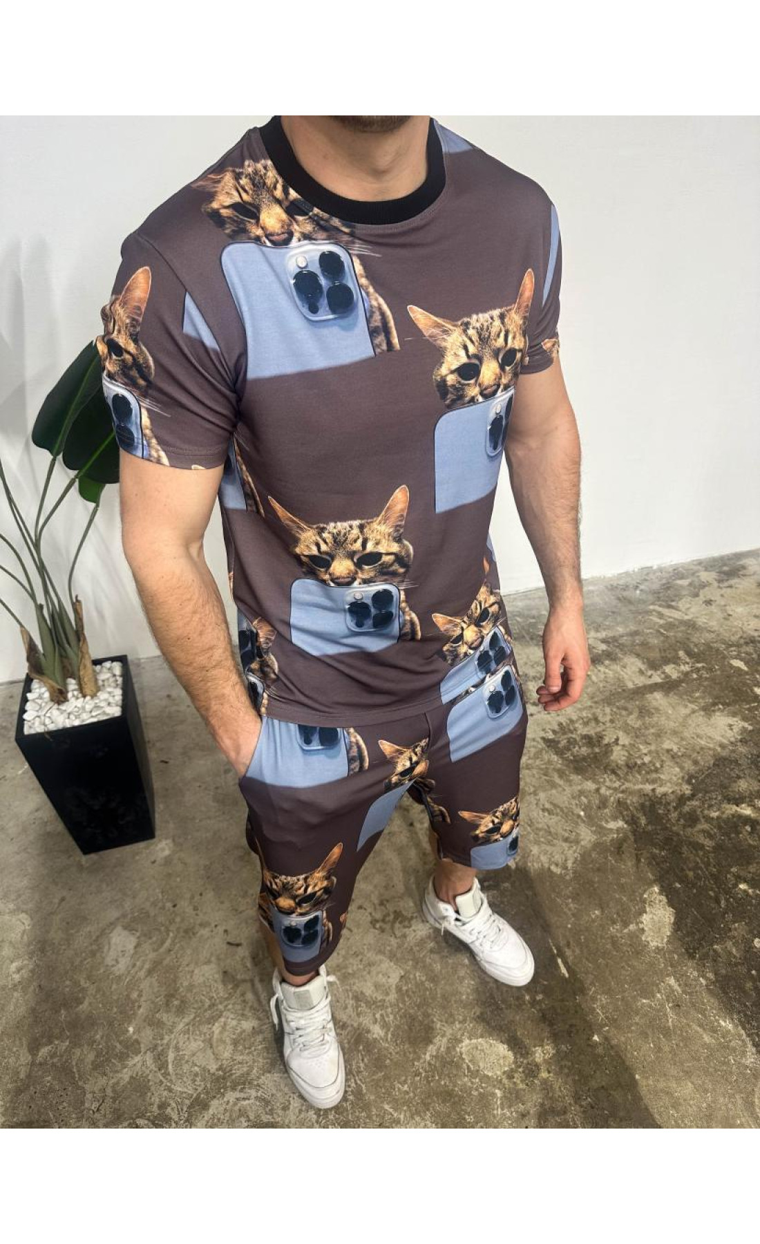 Коричневий чоловічий легкий літній спортивний костюм-двійка з модним дизайном котів