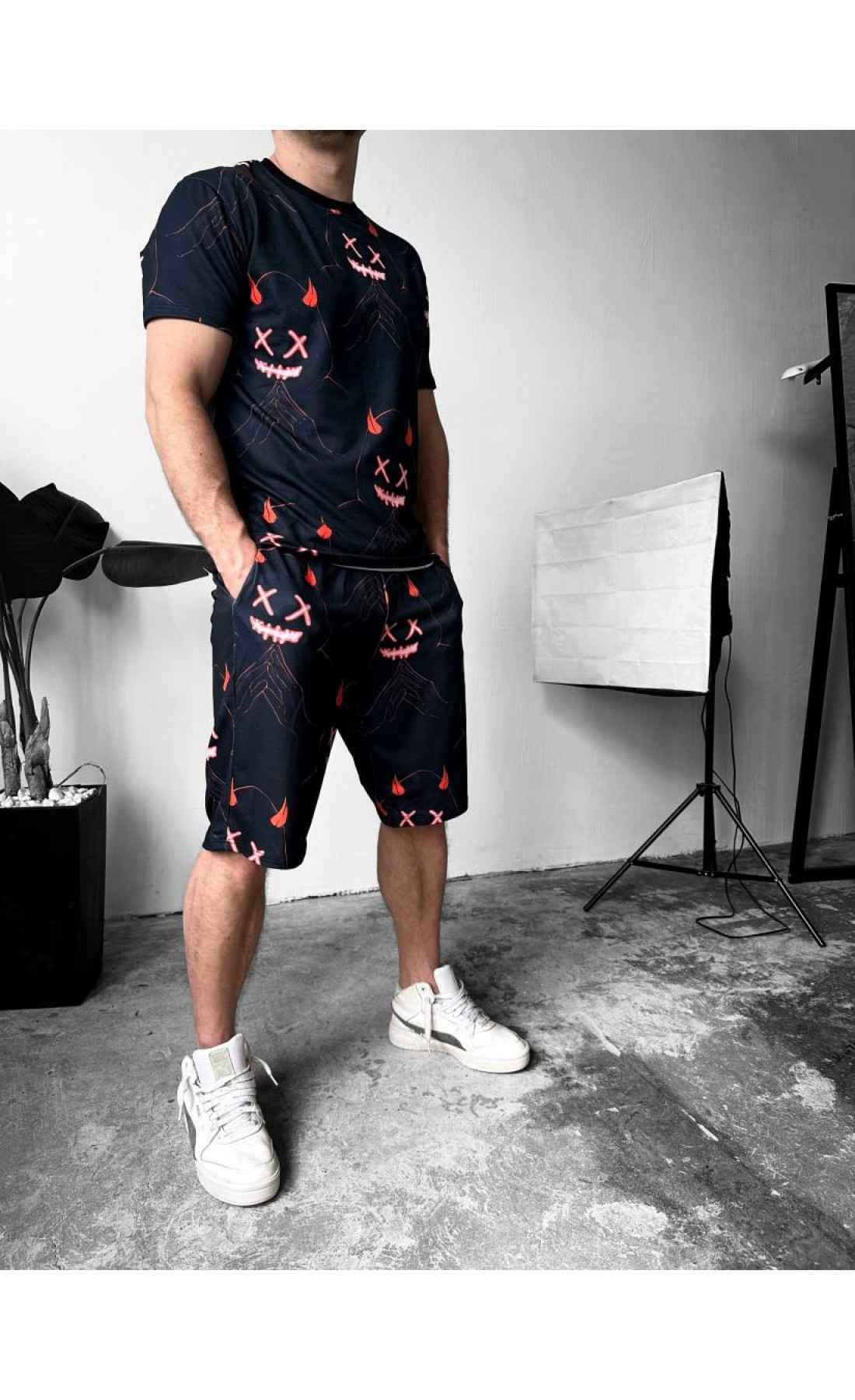 Легкий чорний чоловічий літній спортивний костюм з модним принтом