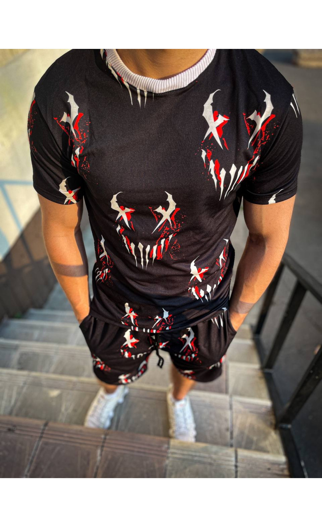 Чорний чоловічий літній модний спортивний костюм зі стильним принтом