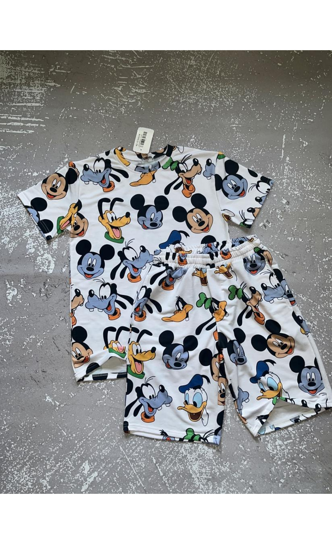 Білий чоловічий яскравий літній спортивний костюм з трендовим мультяшним принтом