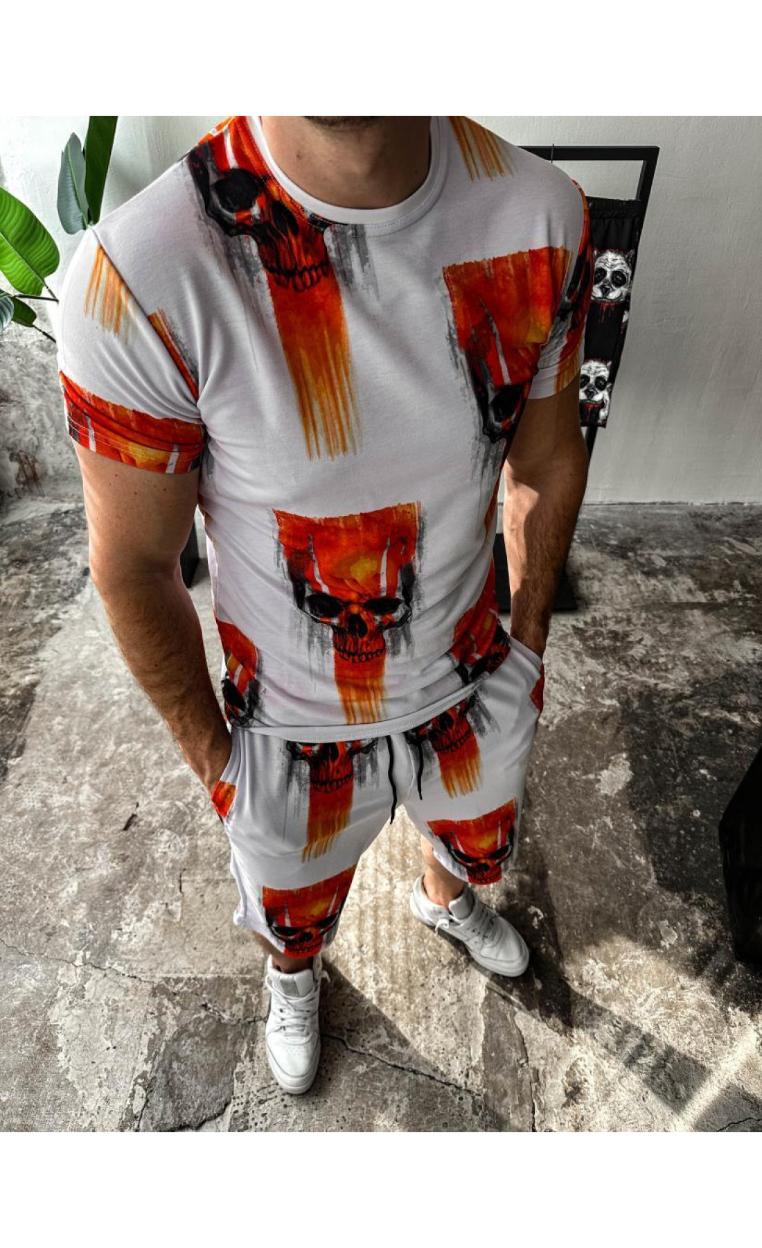 Білий чоловічий легкий літній спортивний костюм з яскравим дизайном