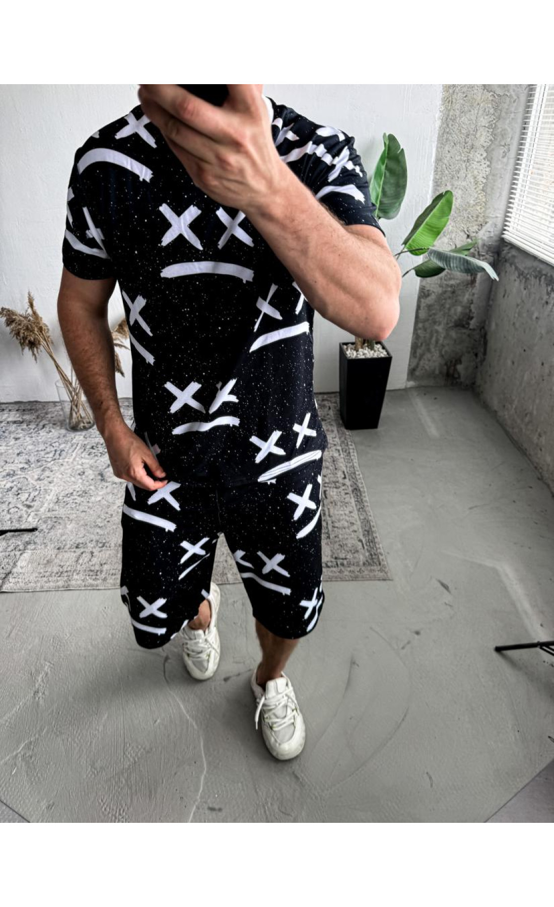 Чорний чоловічий трендовий літній спортивний костюм з яскравим дизайном