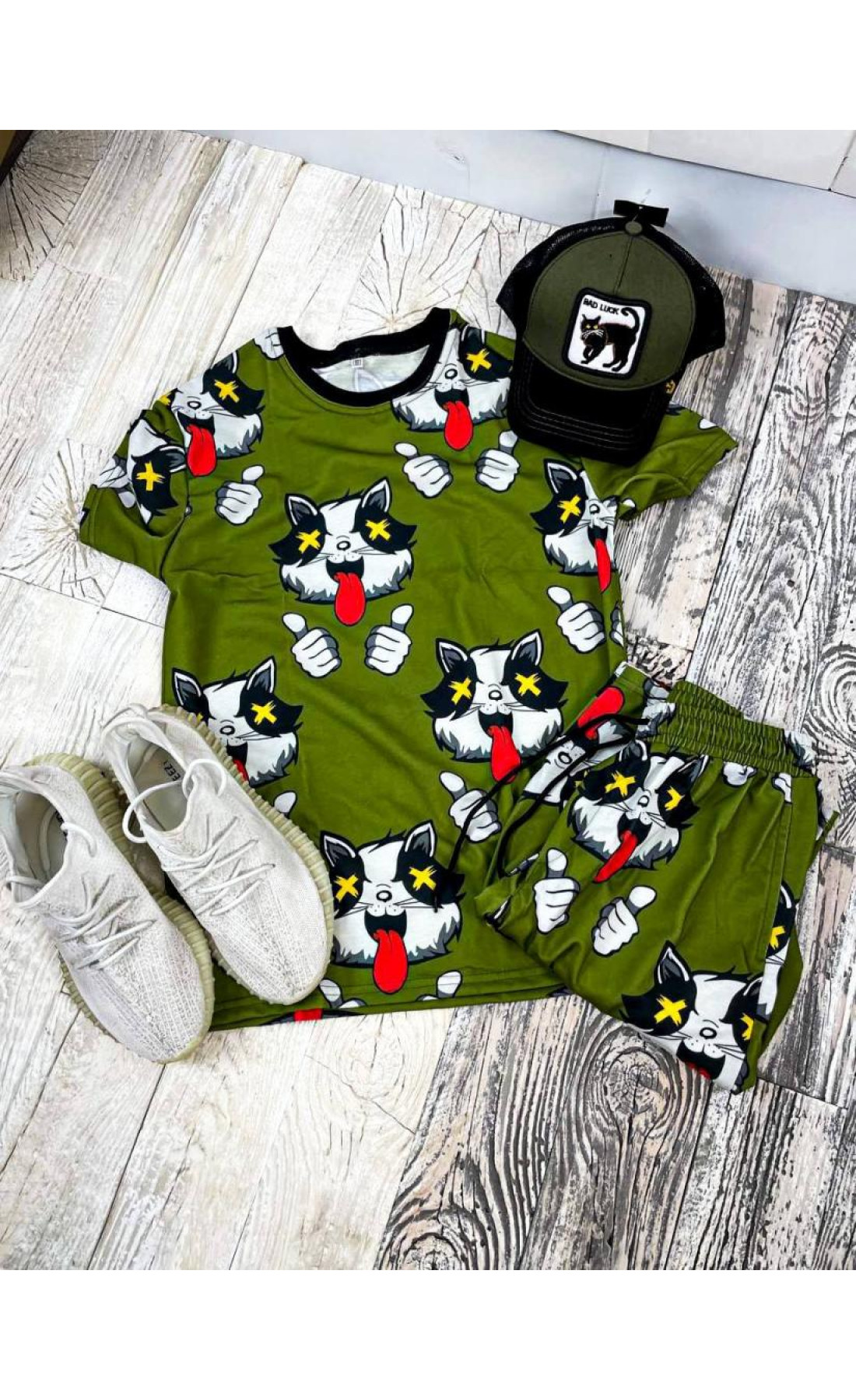 Чоловічий принтований костюм з єнотом в кольорі хакі