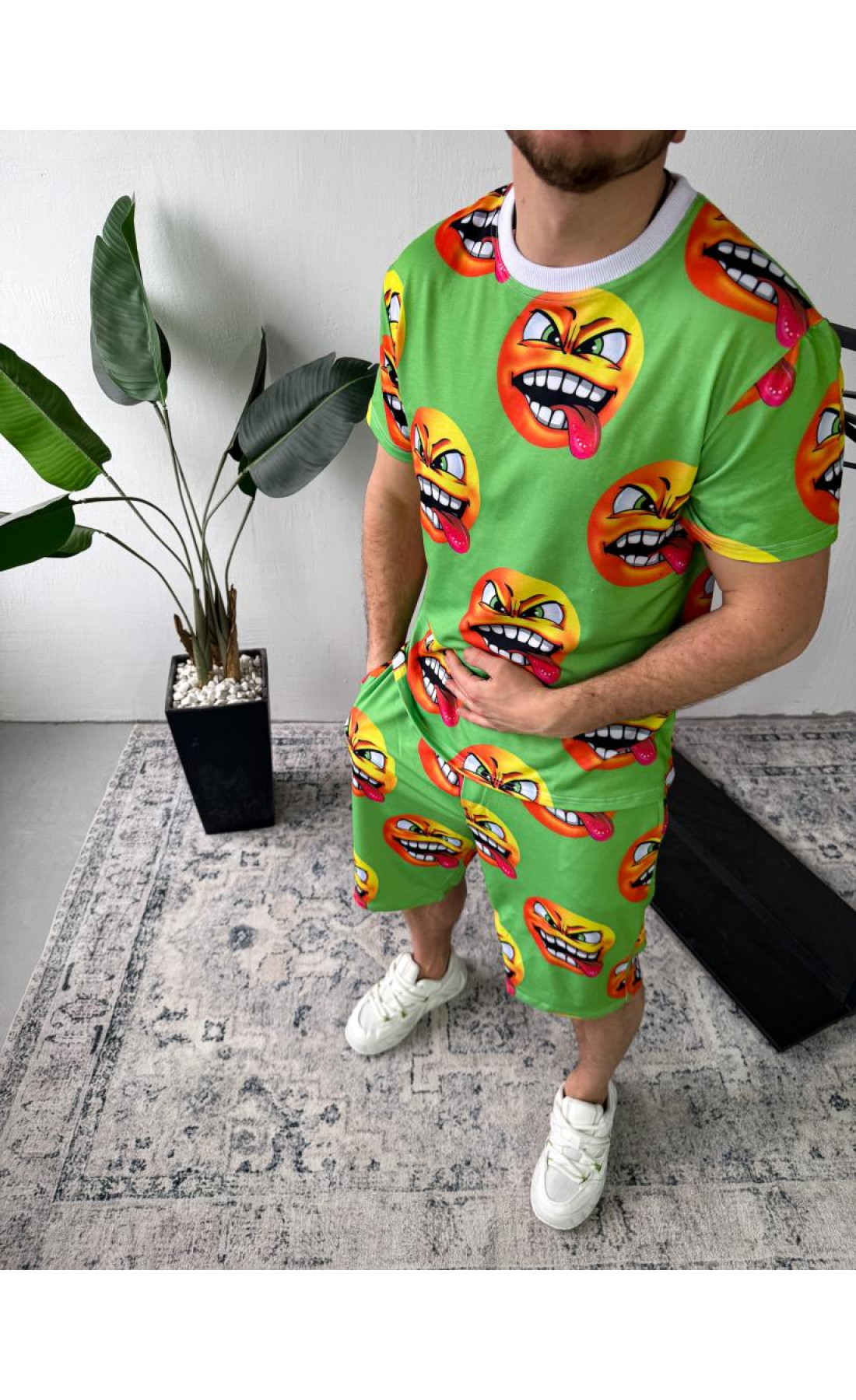 Зелений чоловічий літній легкий спортивний костюм з яскравим принтом