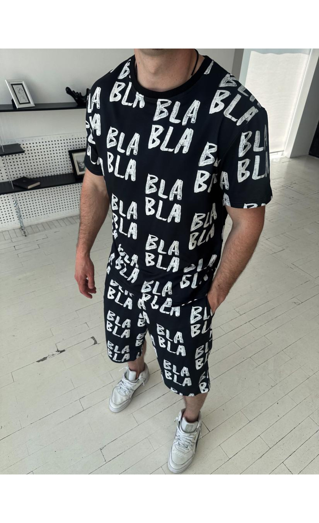 Чорний чоловічий літній комфортний спортивний костюм з яскравими написами