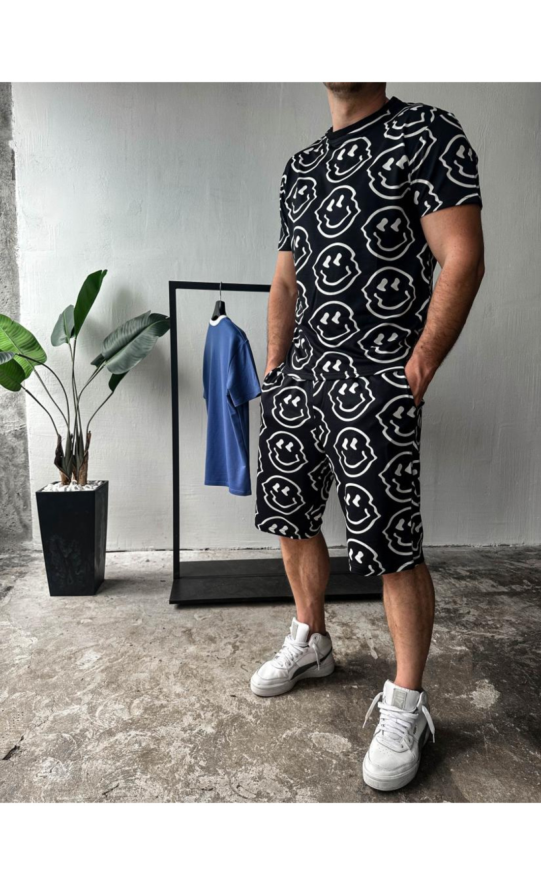 Чорний чоловічий літній повсякденний спортивний костюм з модним принтом смайликів