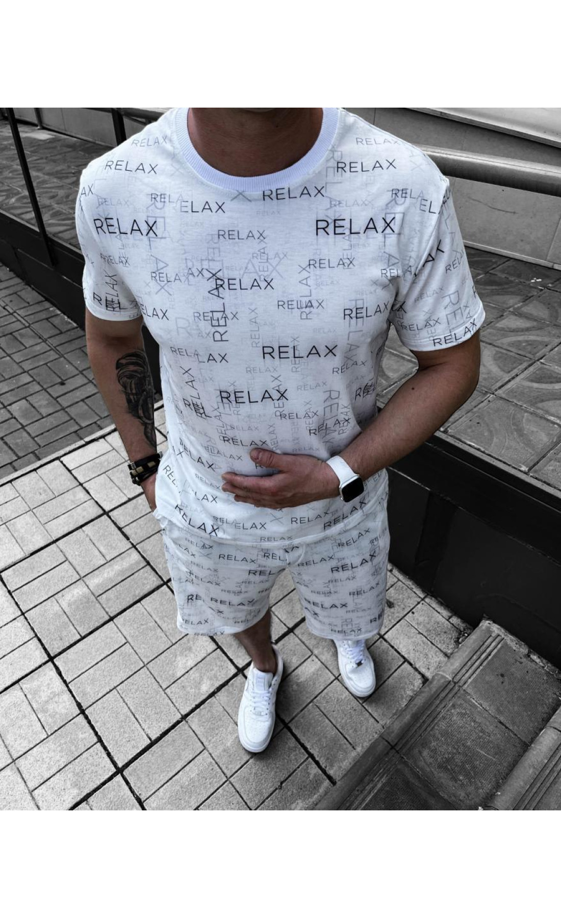 Білий чоловічий модний літній спортивний костюм з трендовими написами
