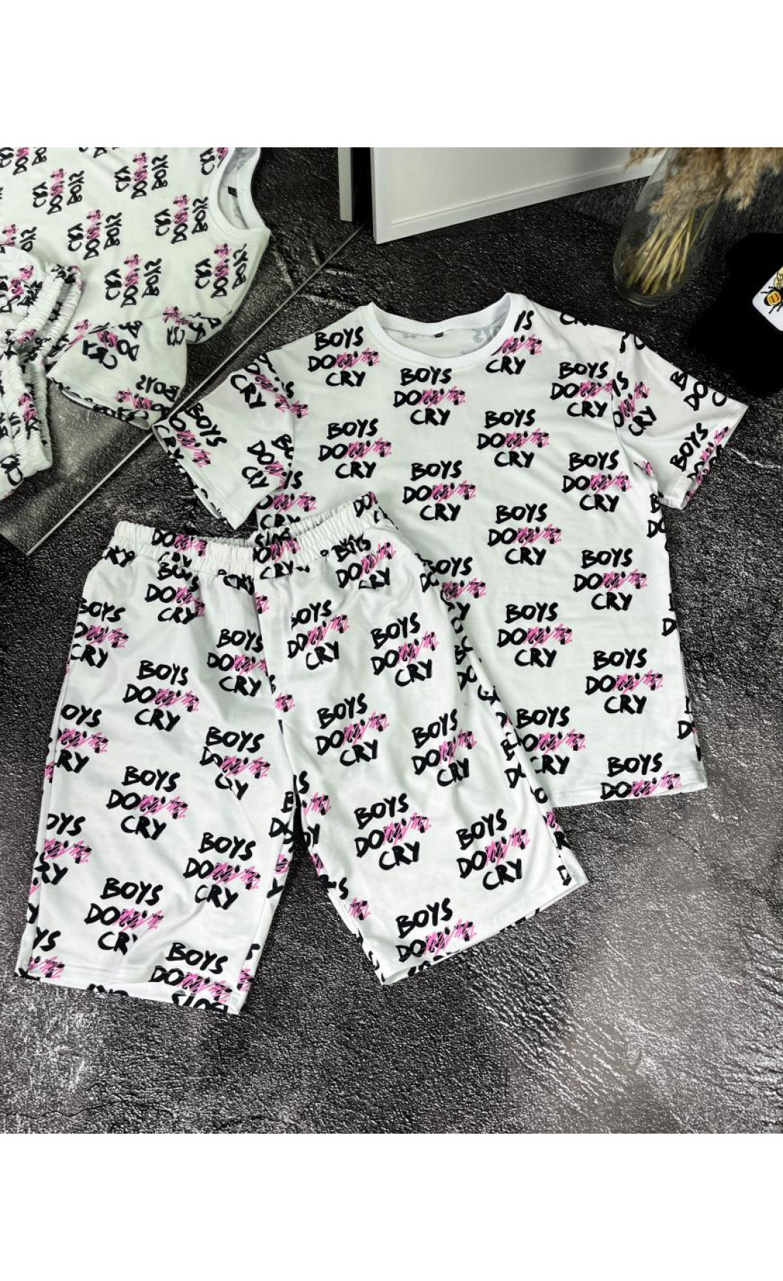 Білий чоловічий літній комфортний спортивний костюм з яскравими написами