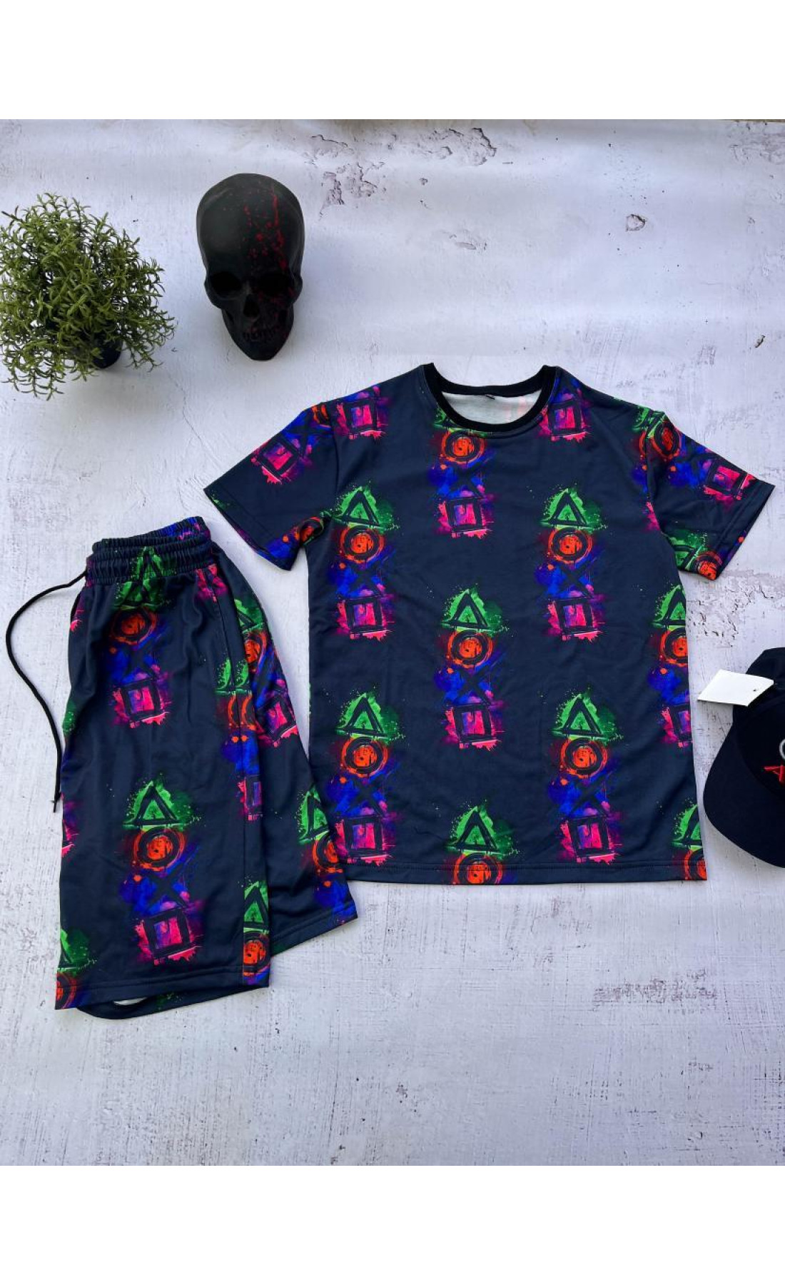 Синій чоловічий легкий літній спортивний костюм з яскравим принтом