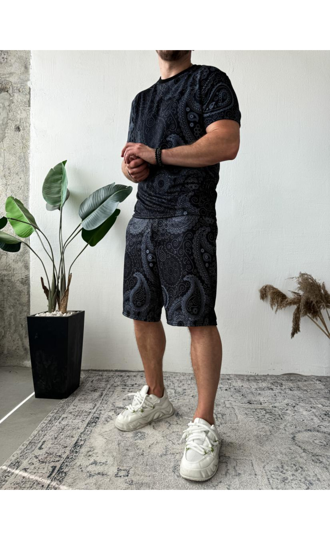 Чорний чоловічий літній стильний спортивний костюм з модним дизайном