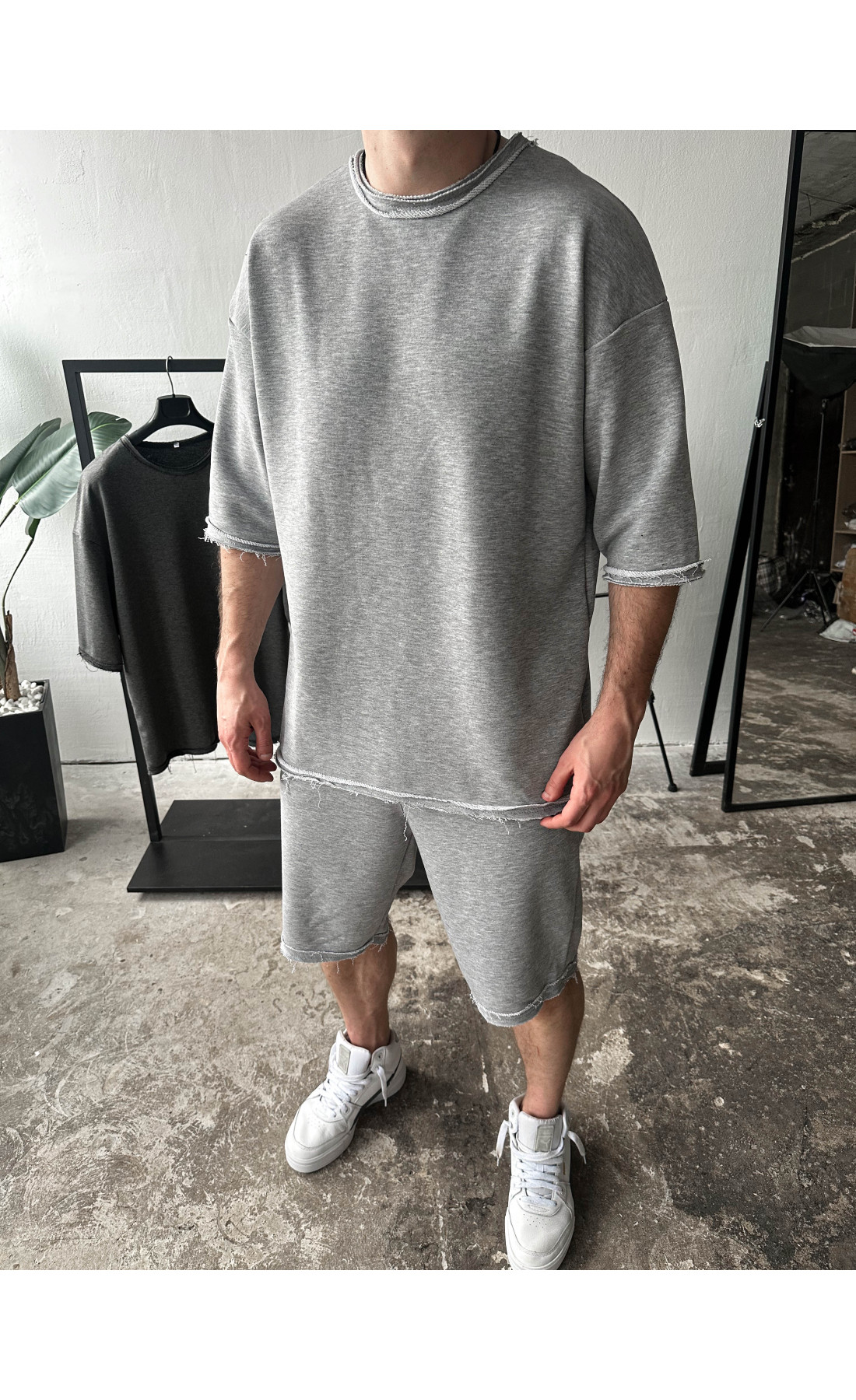 Стильний світло-сірий однотонний чоловічий літній спортивний костюм-двійка
