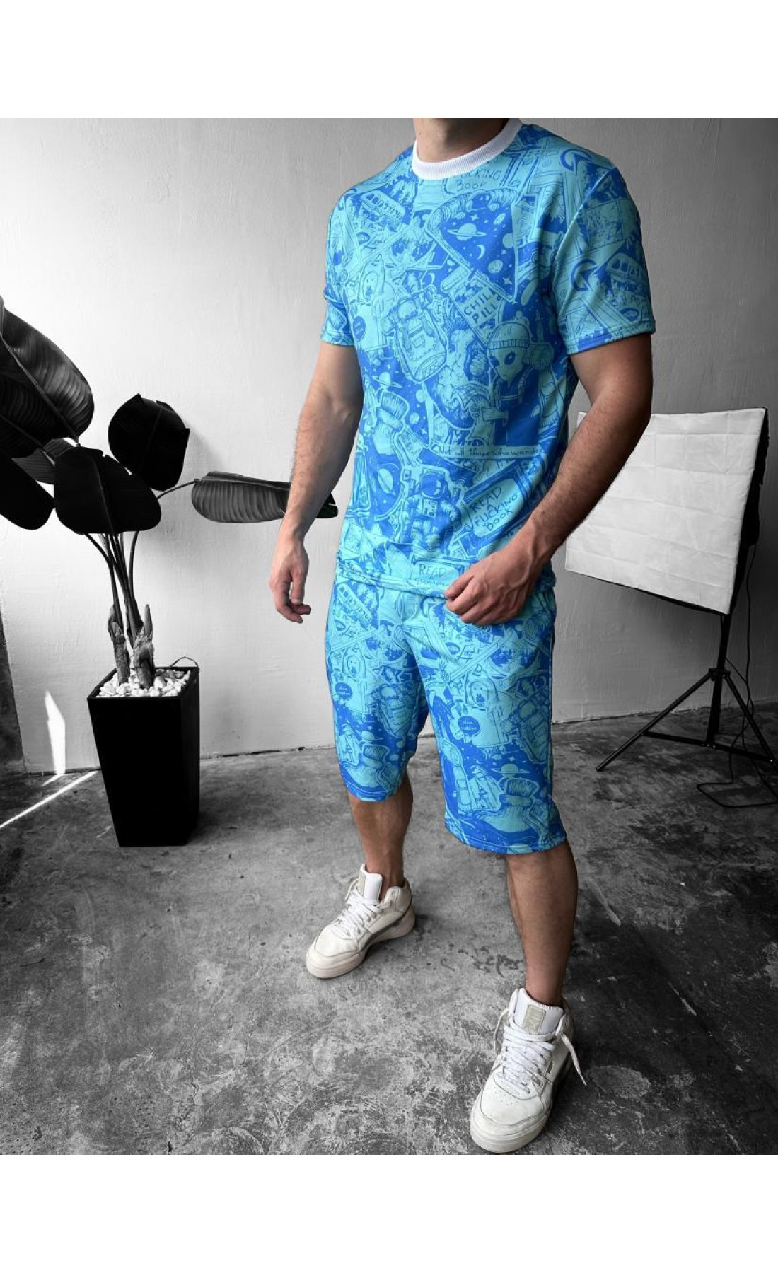 Блакитний чоловічий легкий спортивний костюм-двійка з дизайном