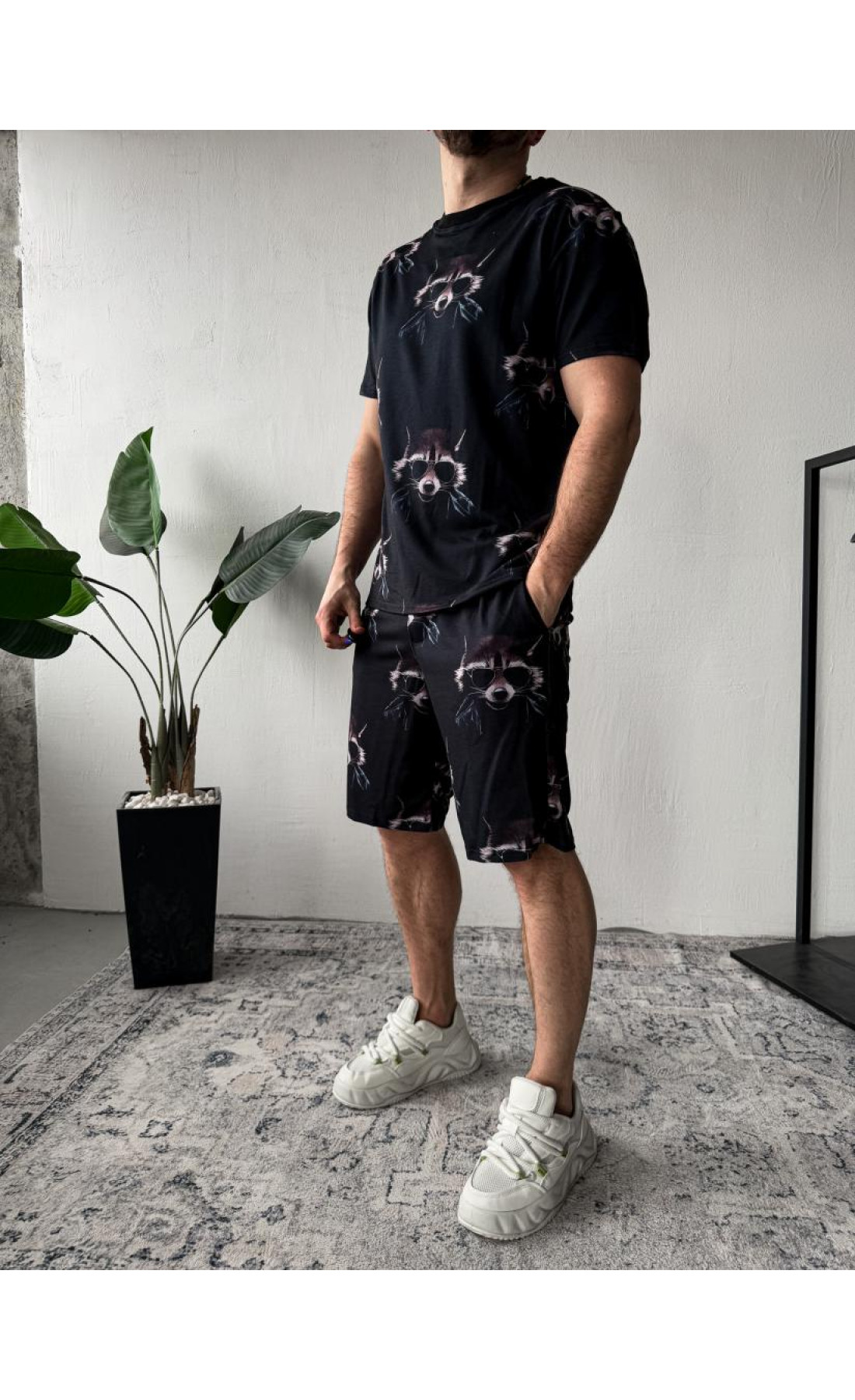 Чорний чоловічий літній легкий спортивний костюм-двійка з модним принтом