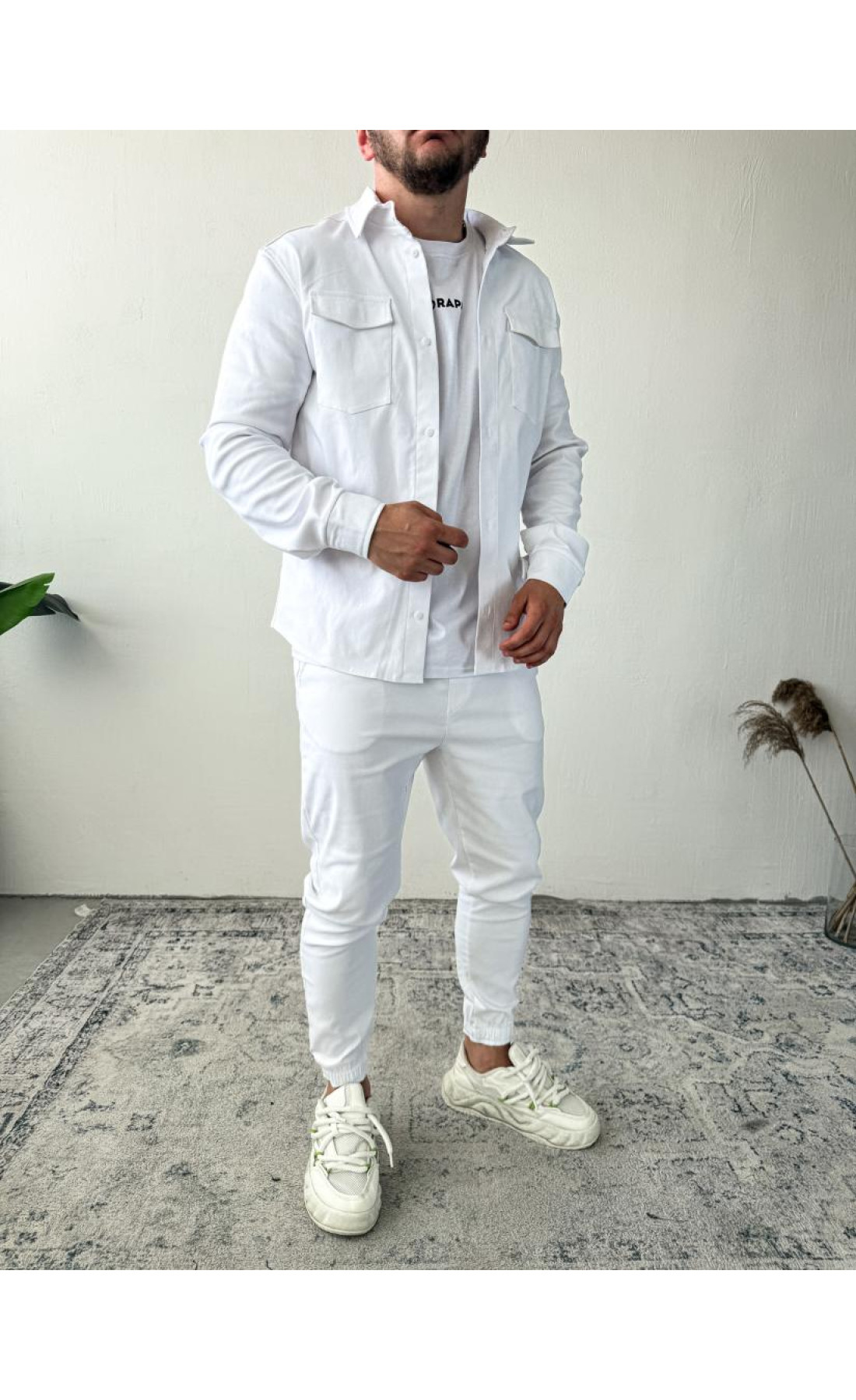 Білий класичний чоловічий костюм сорочка штани