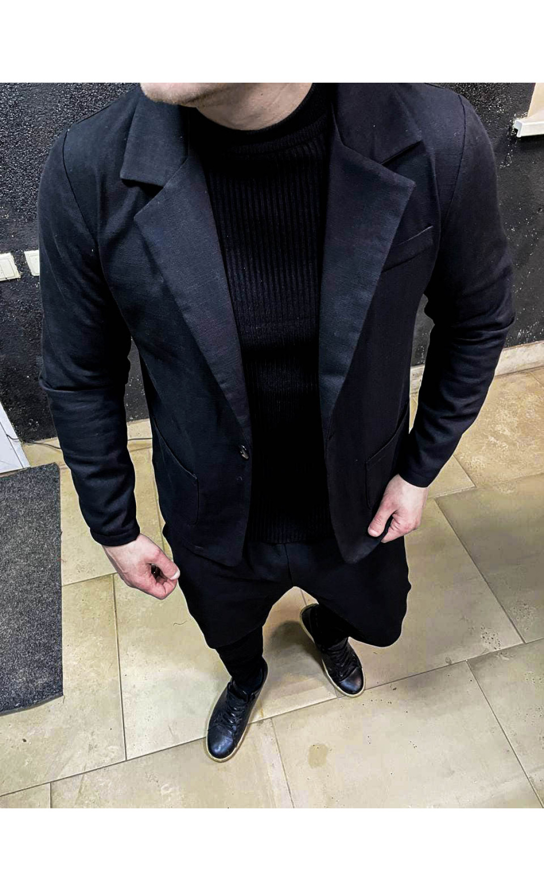 Чорний чоловічий класичний костюм