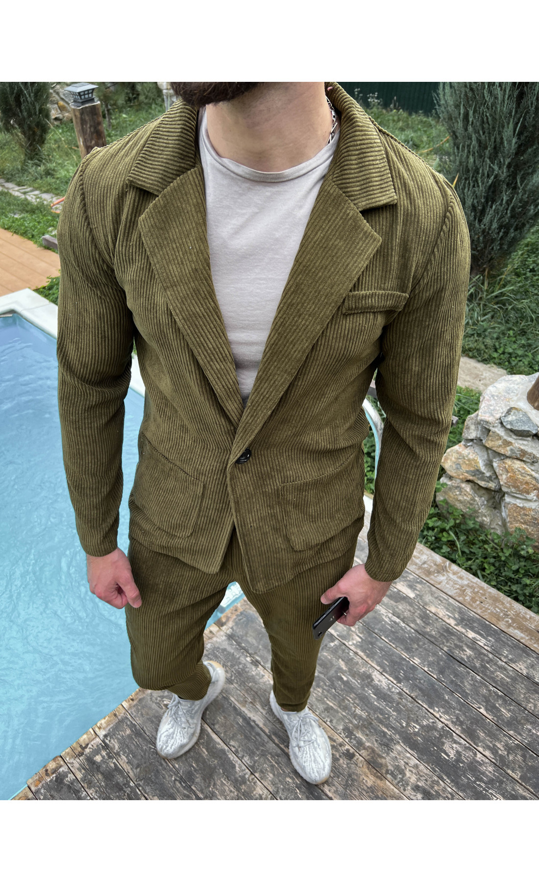 Класичний чоловічий костюм хакі у рубчик