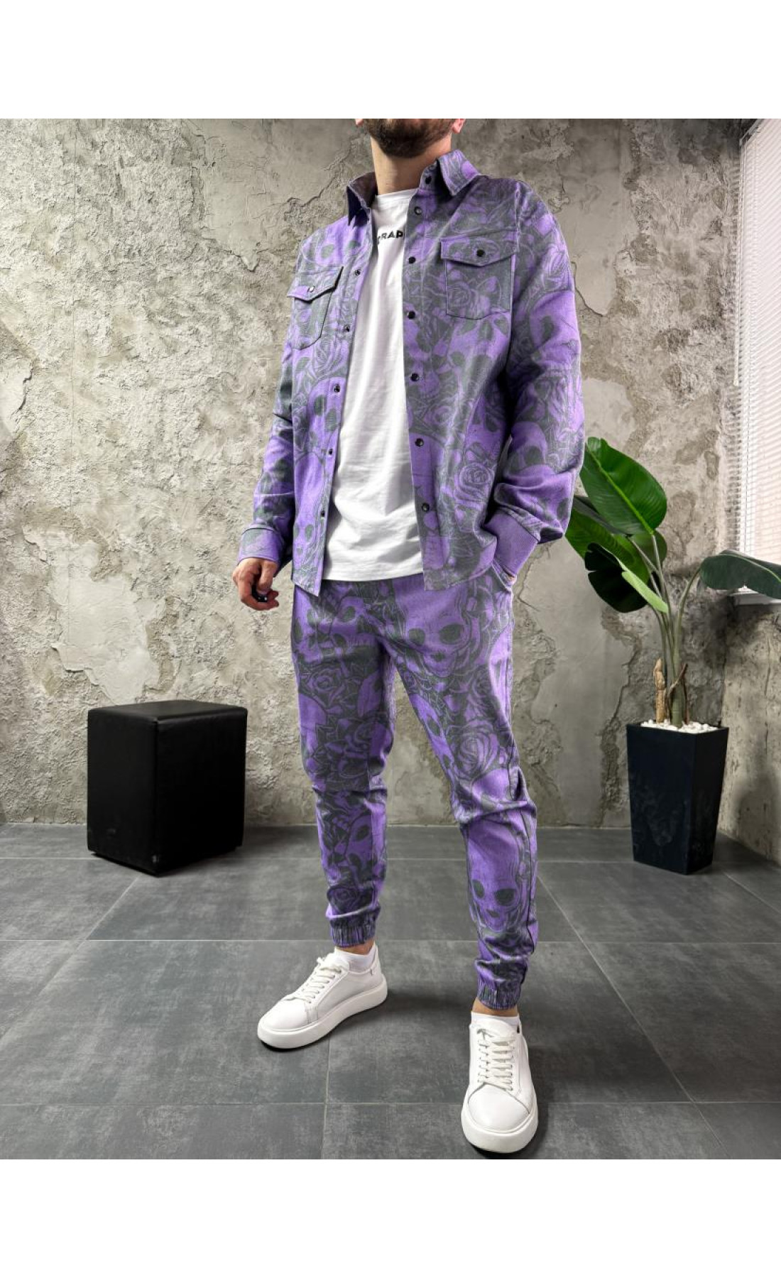 Фіолетовий принтований чоловічий зручний костюм із кишенями