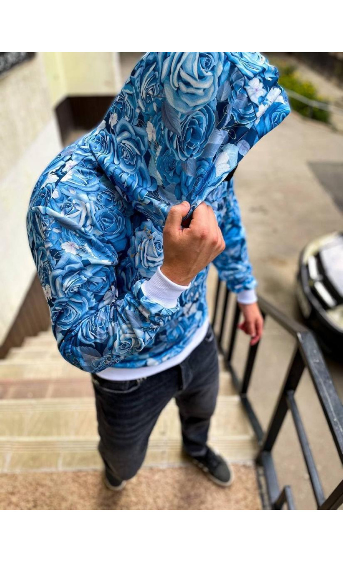 Блакитний чоловічий худі з квітковим принтом