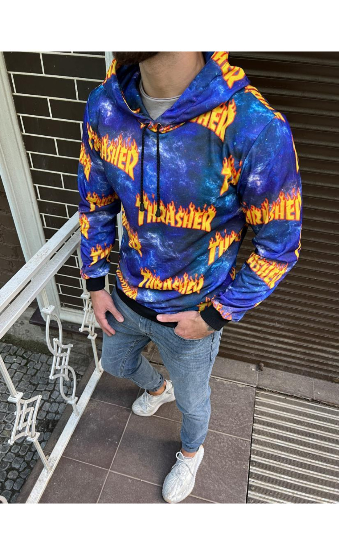 синє худі thrasher