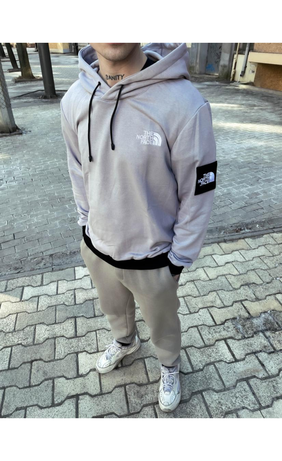 Однотонний чоловічий світло-сірий худі the north face з капюшоном