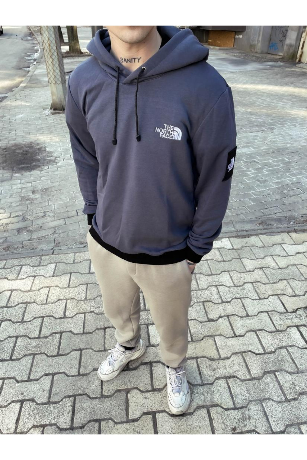Стильний сірий осінній чоловічий худі the north face