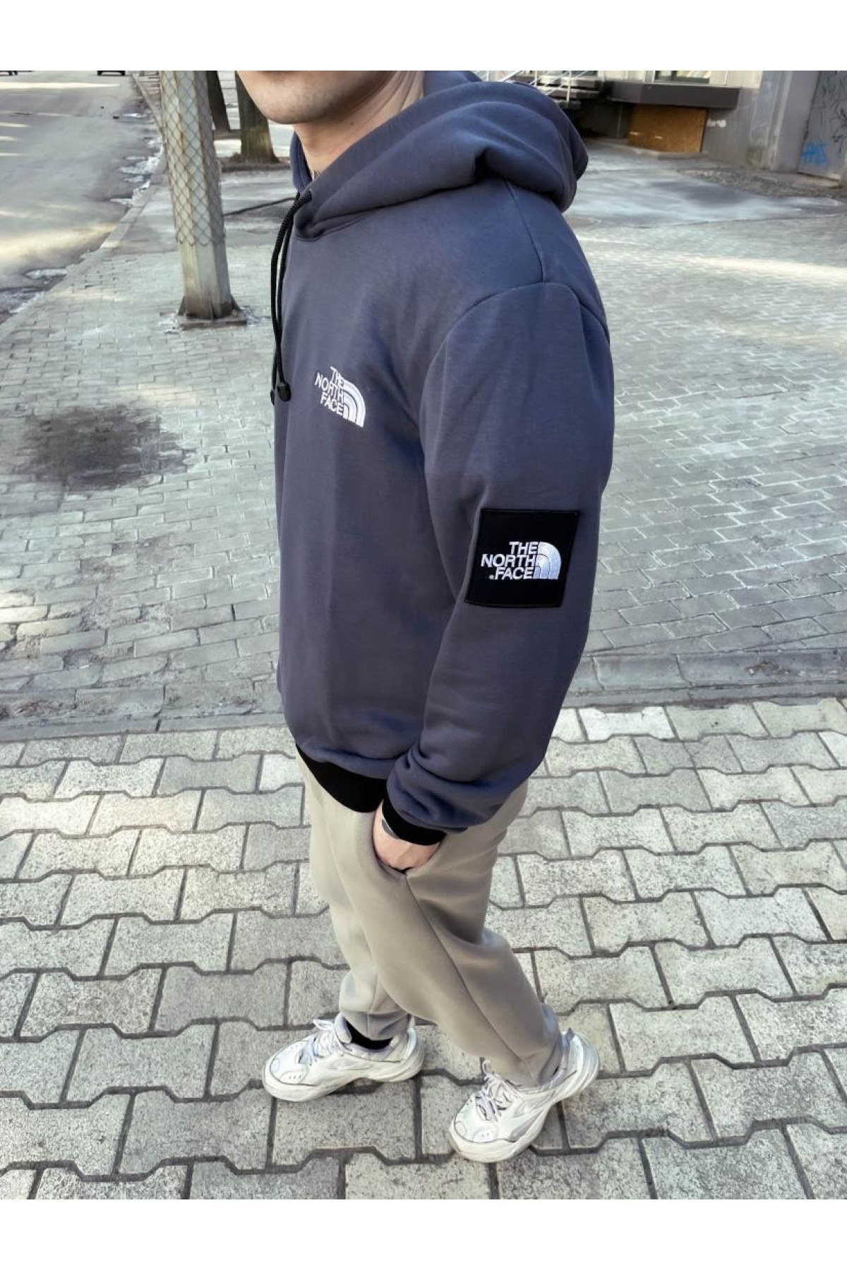 Стильний сірий осінній чоловічий худі the north face