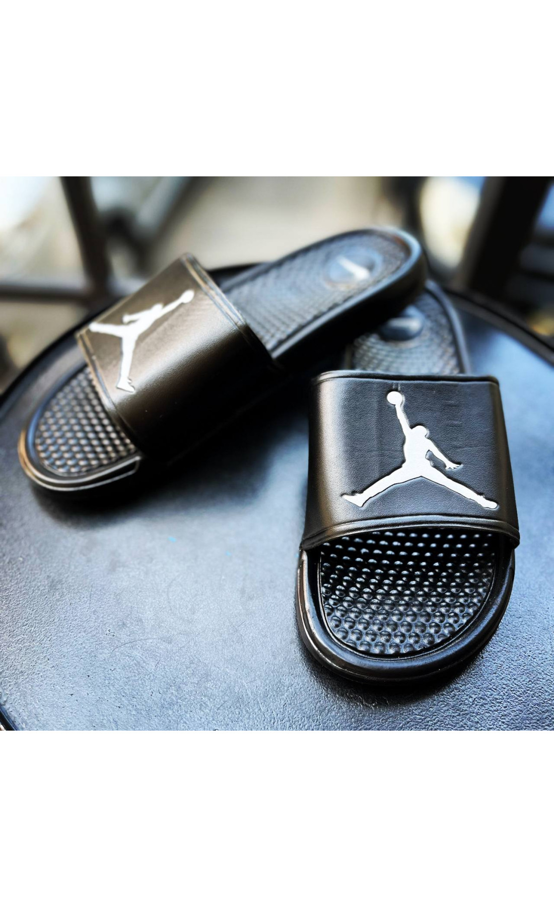 Чорні чоловічі тапки