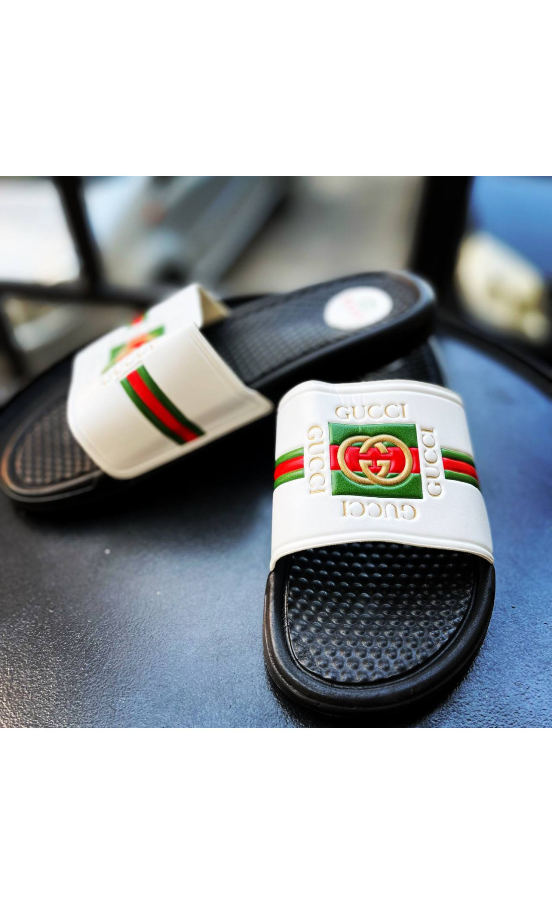 Білі чоловічі тапки