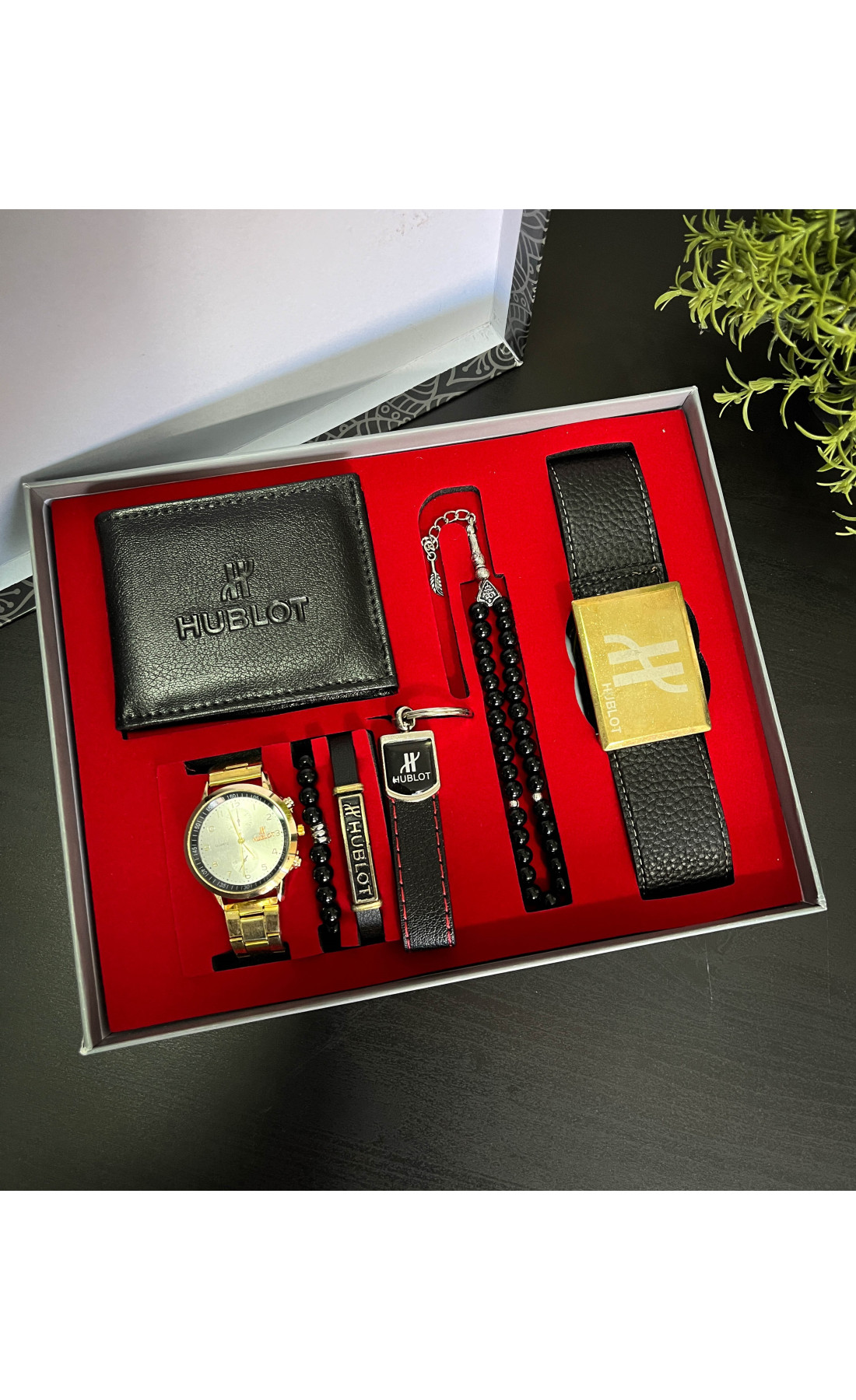 Подарунковий  часи, браслет, гаманець, ремінь.
