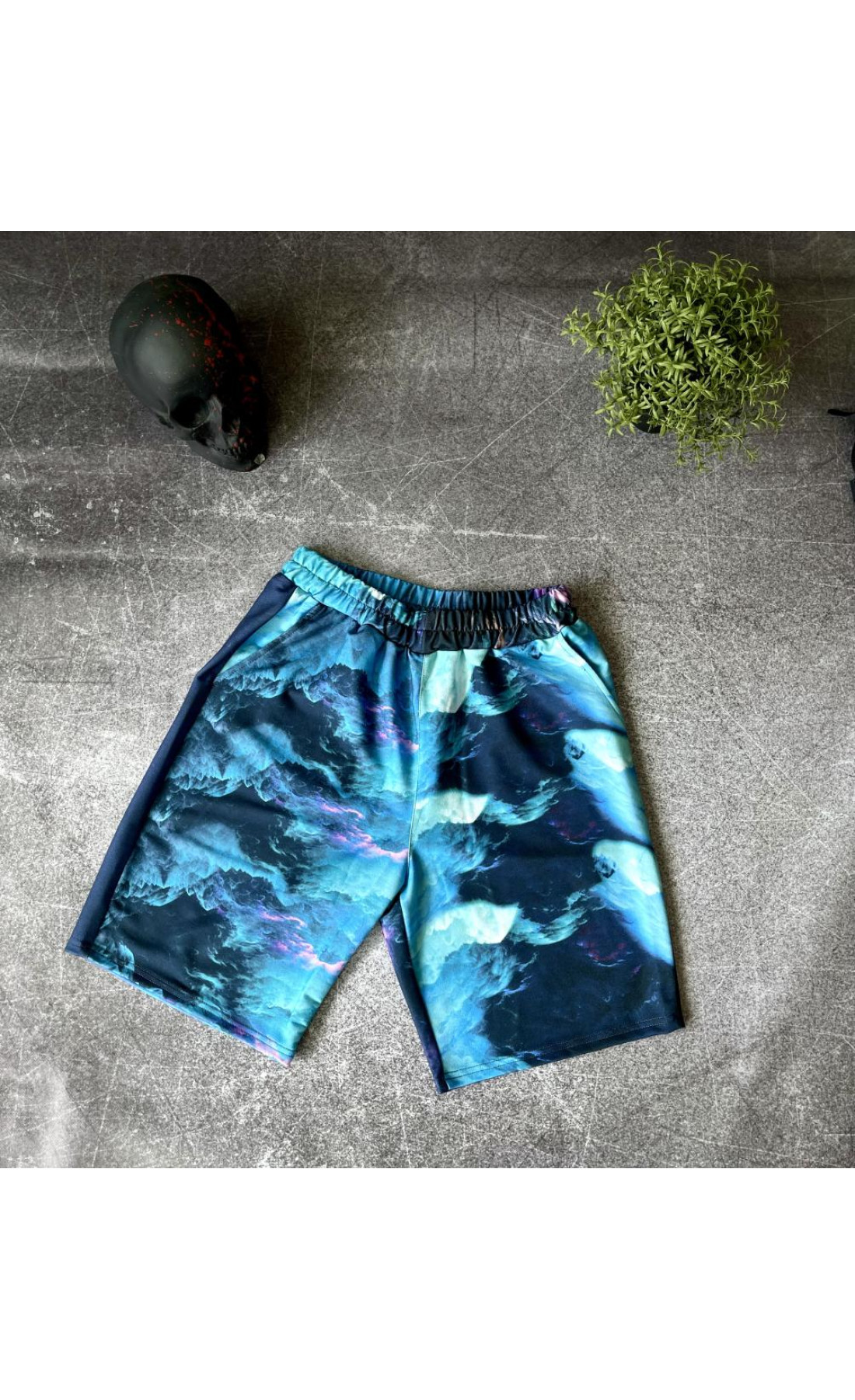 Бірюзові чоловічі шорти з принтом