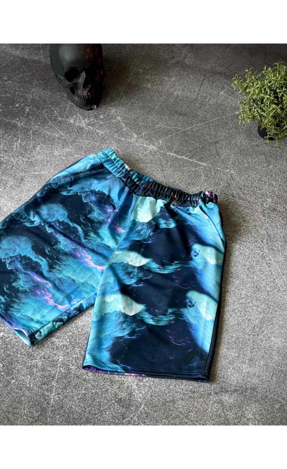 Бірюзові чоловічі шорти з принтом