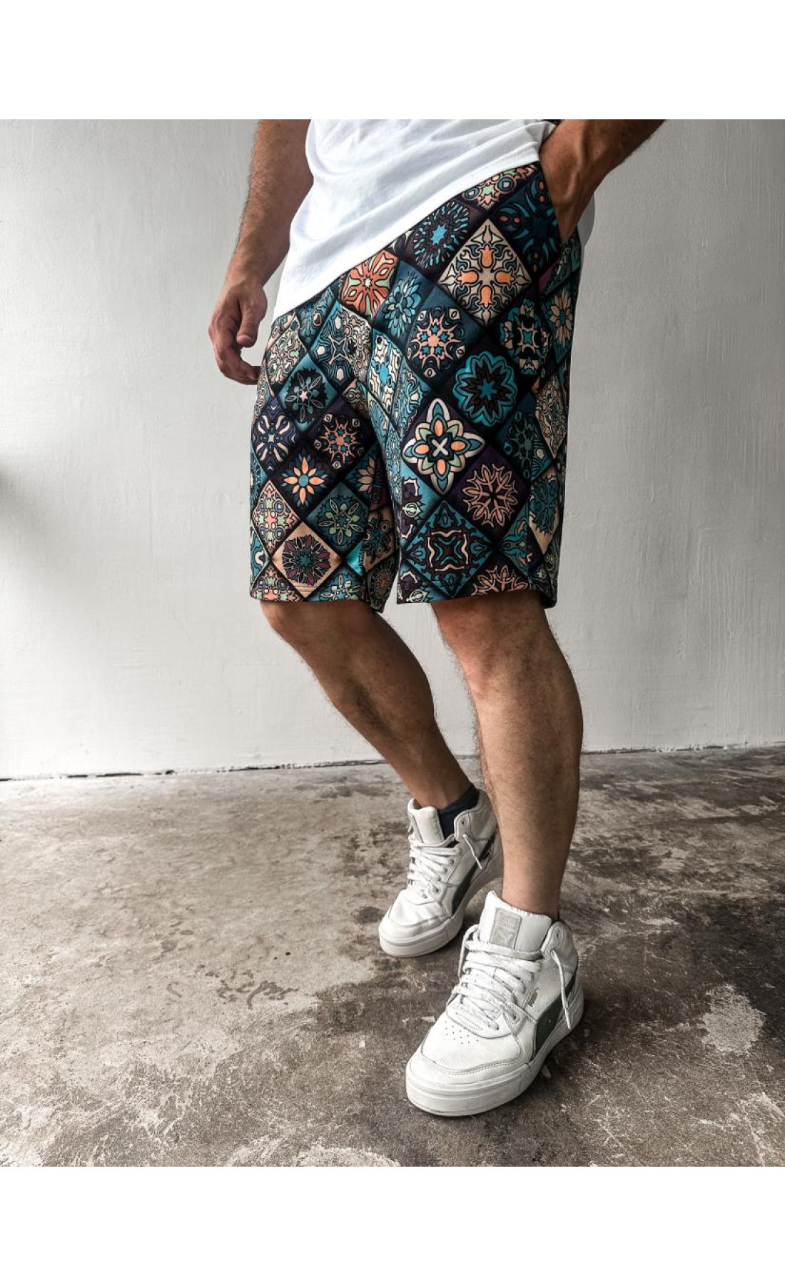 Літні зелені чоловічі шорти з геометричним принтом