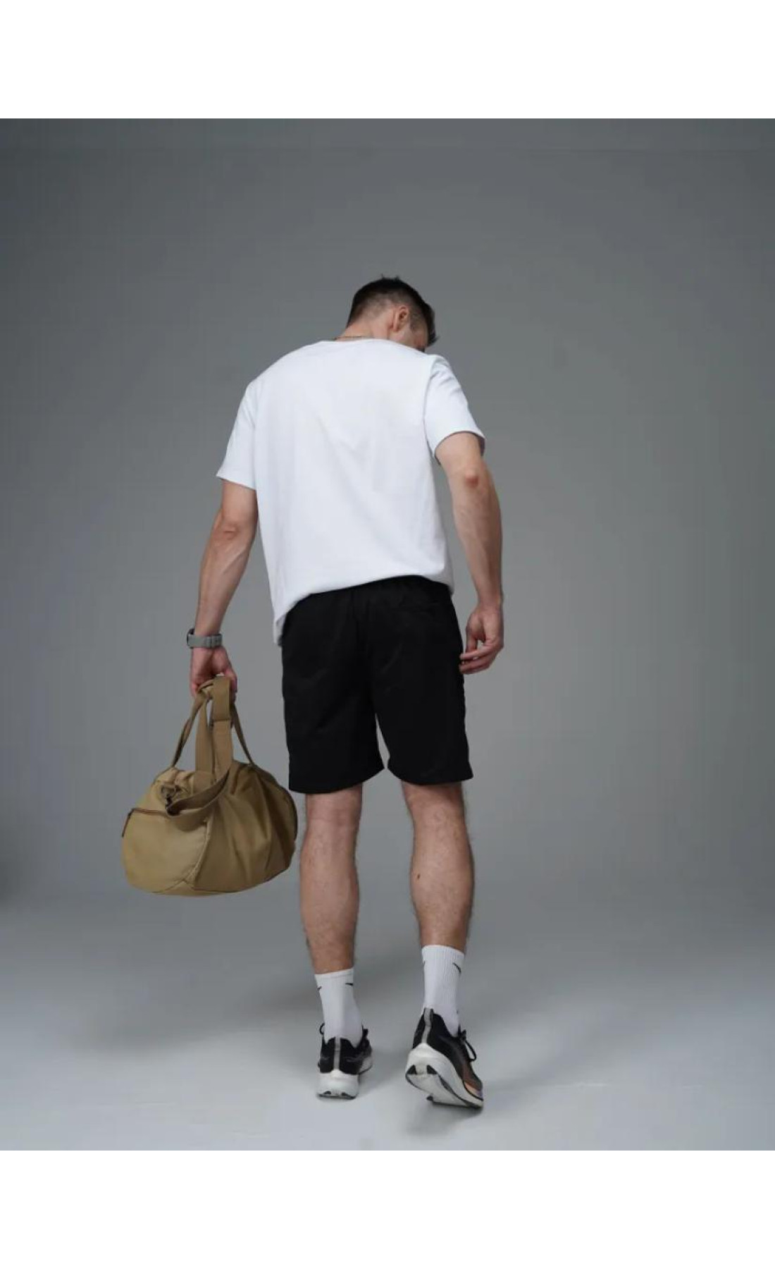 Базові чоловічі чорні шорти без логотипів