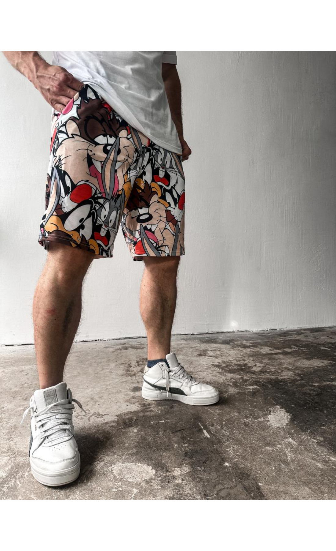 Чоловічі яскраві різнокольорові трикотажні літні шорти з мультяшним принтом