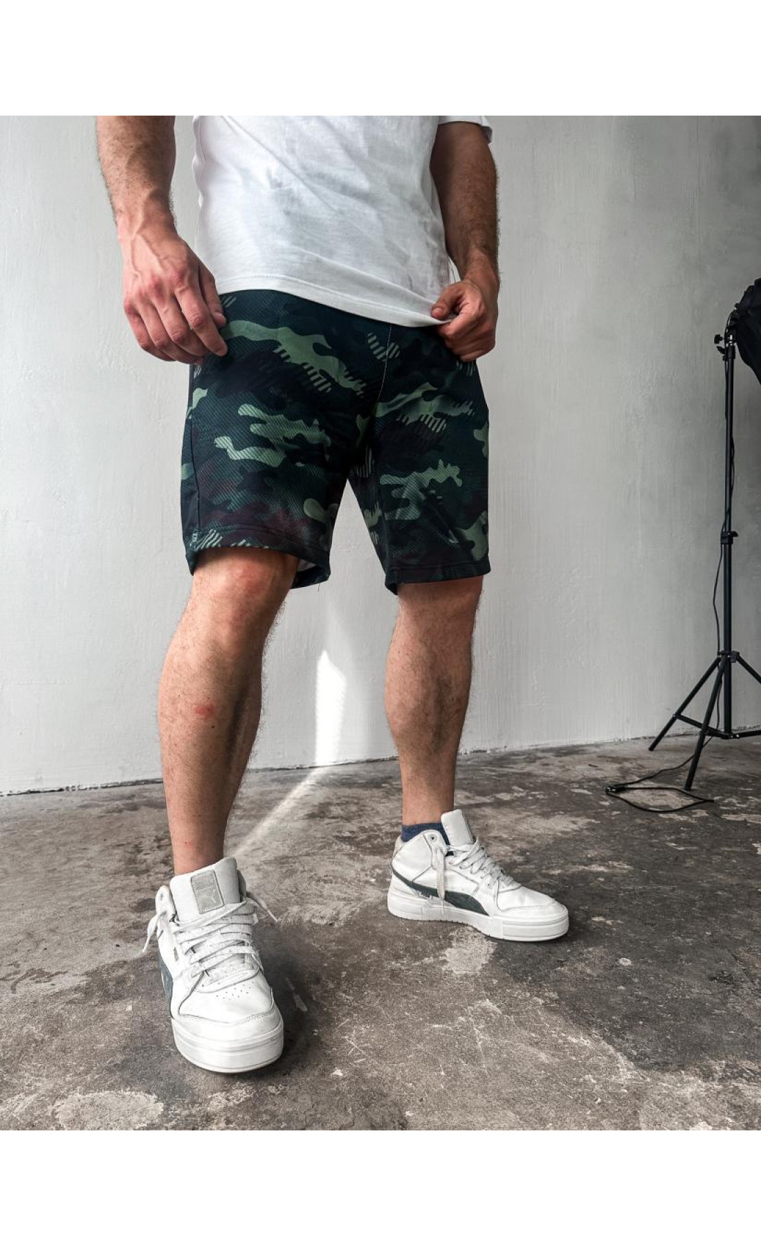 Комфортні темно-зелені чоловічі трикотажні літні шорти з модним дизайном