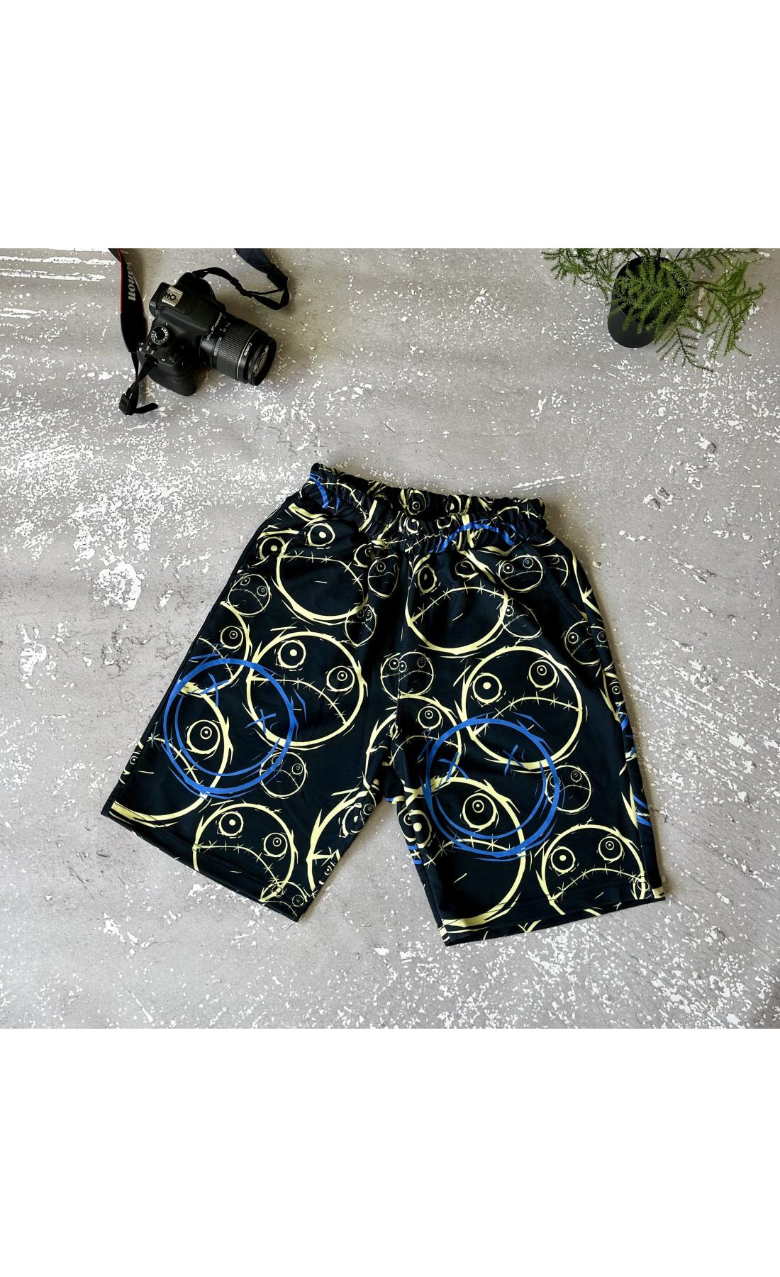 Чорні чоловічі  літні трикотажні шорти з яскравим дизайном