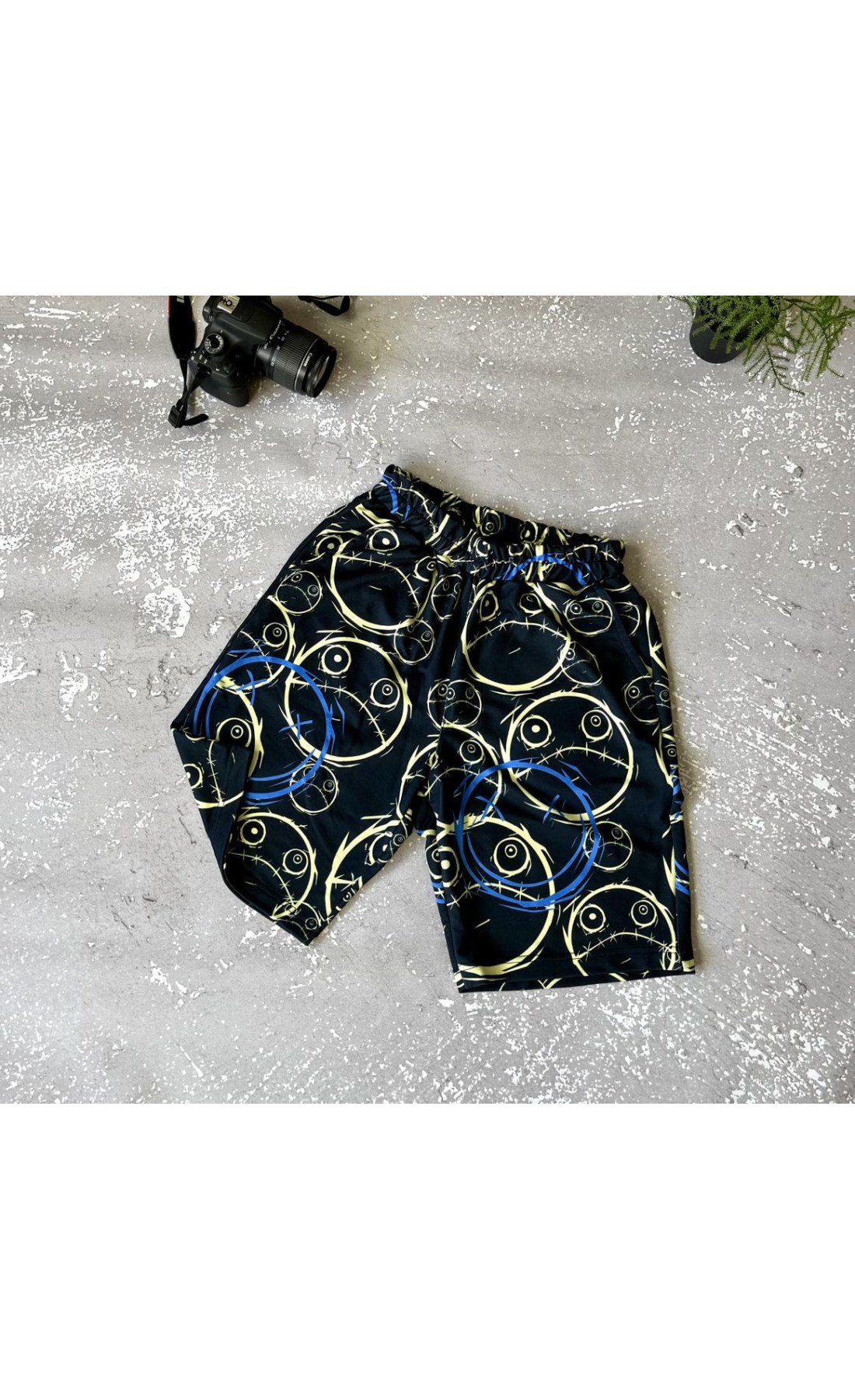 Чорні чоловічі  літні трикотажні шорти з яскравим дизайном