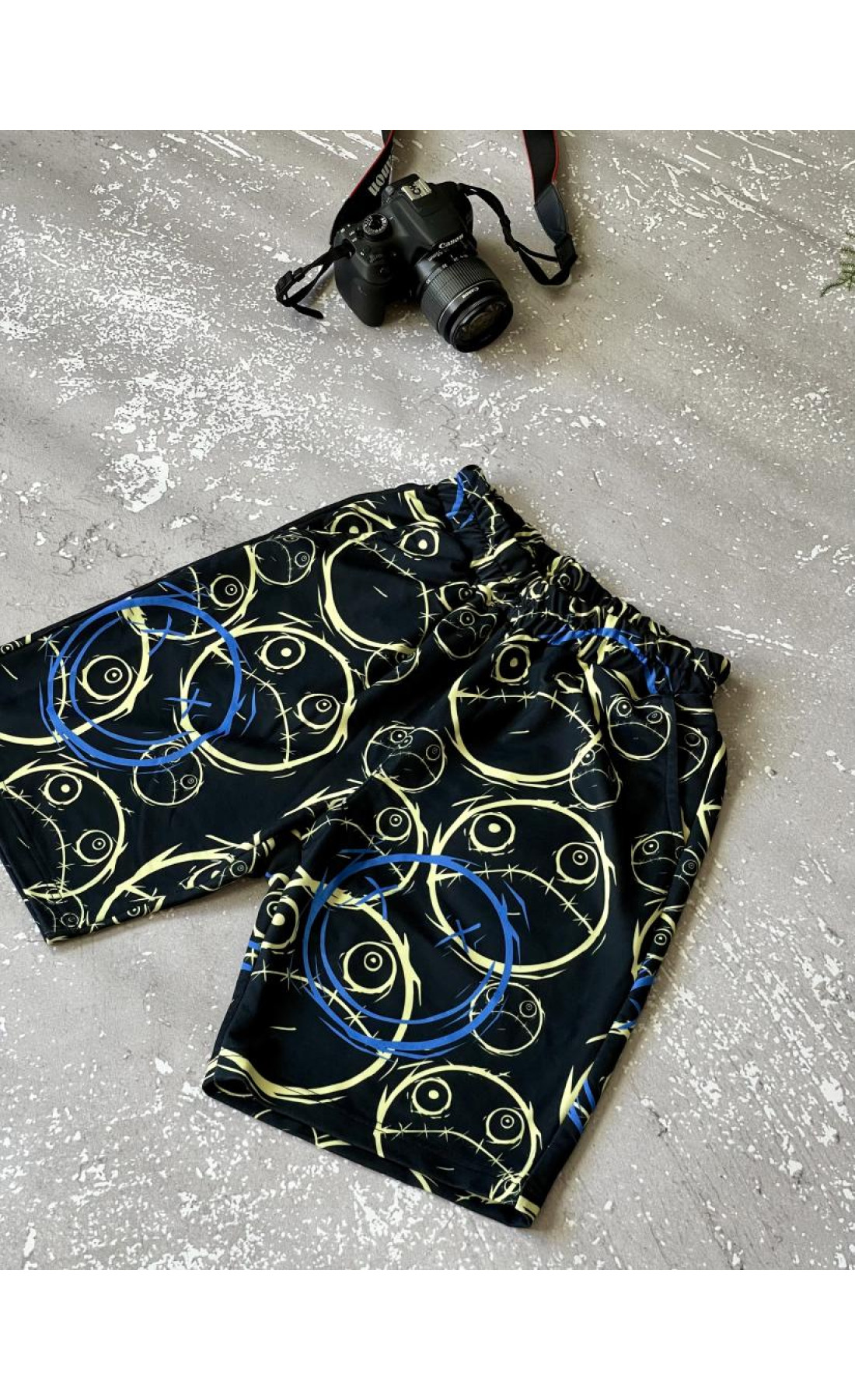 Чорні чоловічі  літні трикотажні шорти з яскравим дизайном